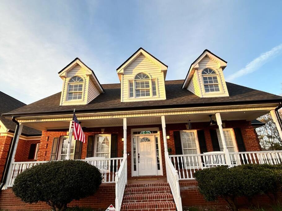 Five-Bedroom House photo 2