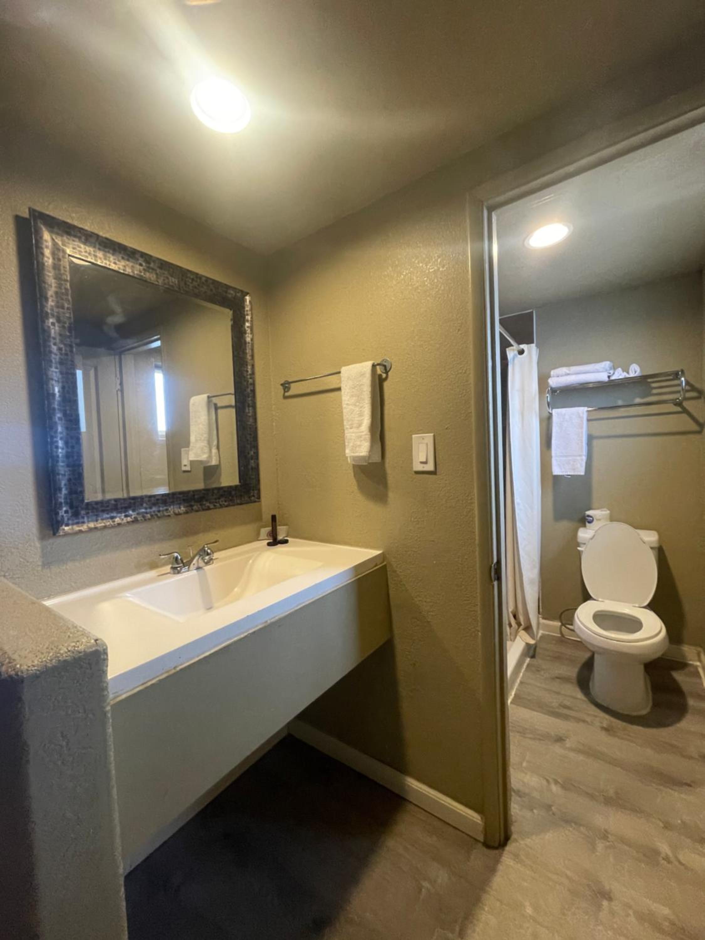 Deluxe King Room photo 2
