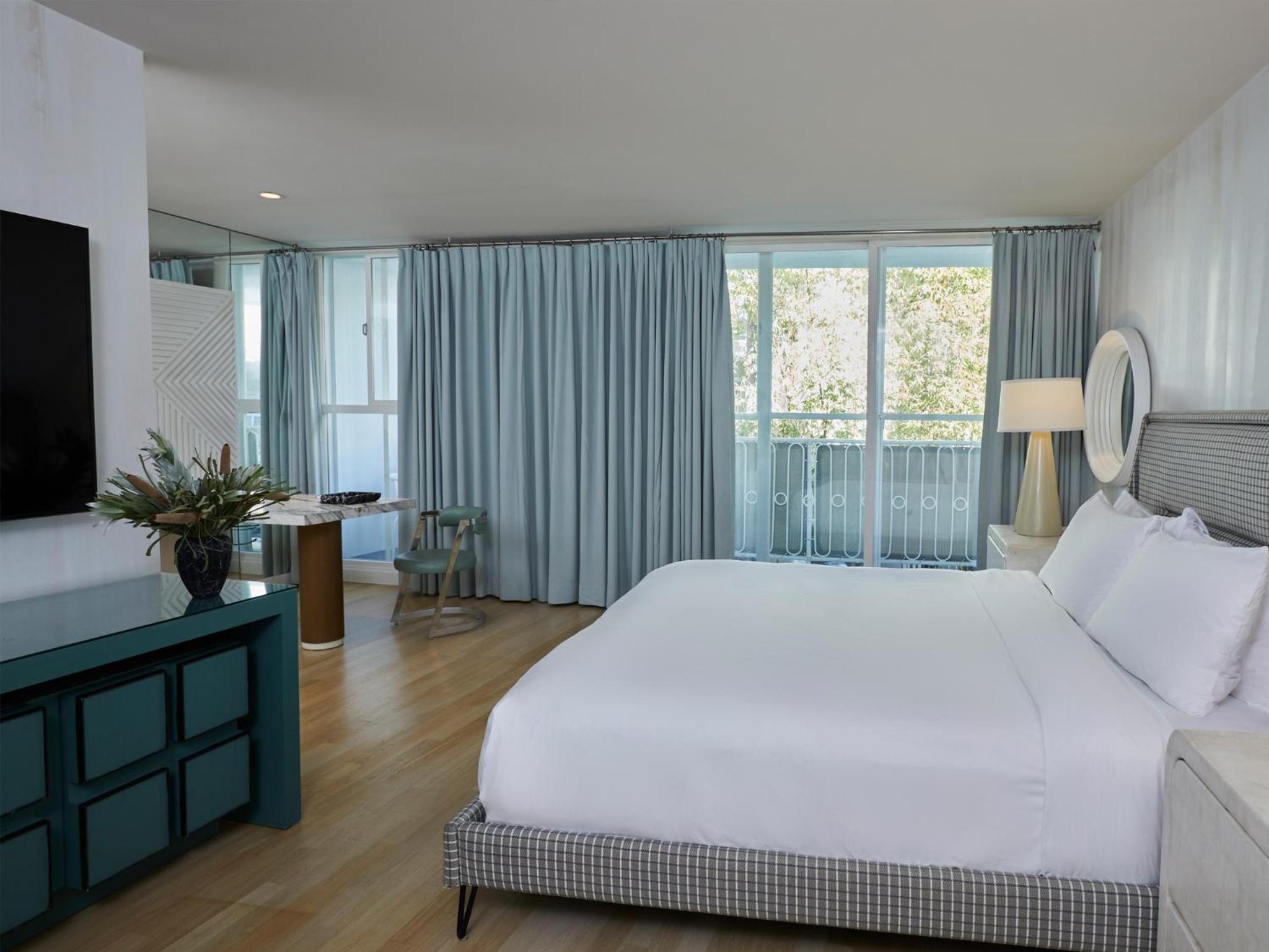 Junior Suite with Balcony