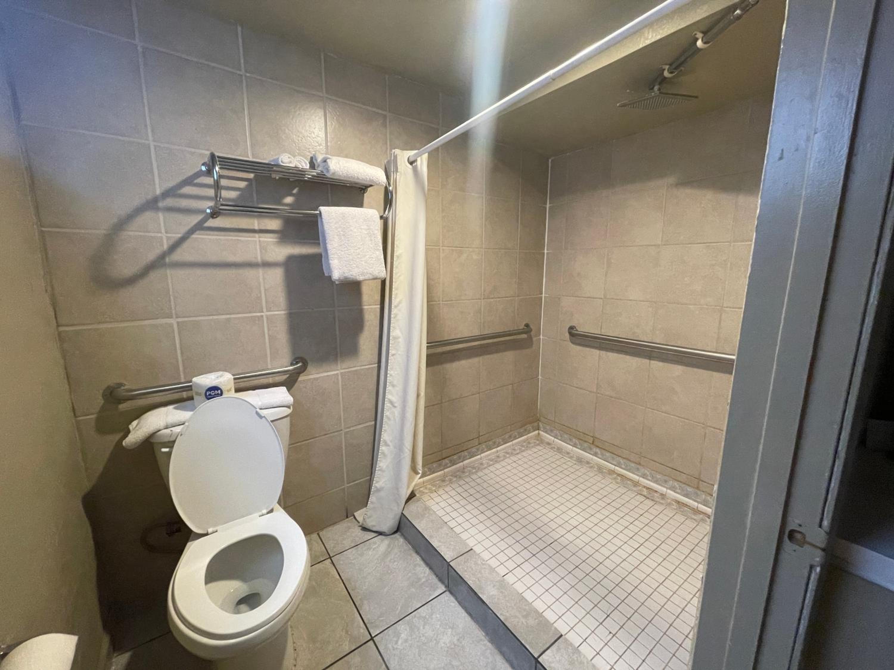 King Room - Disability Access photo 3