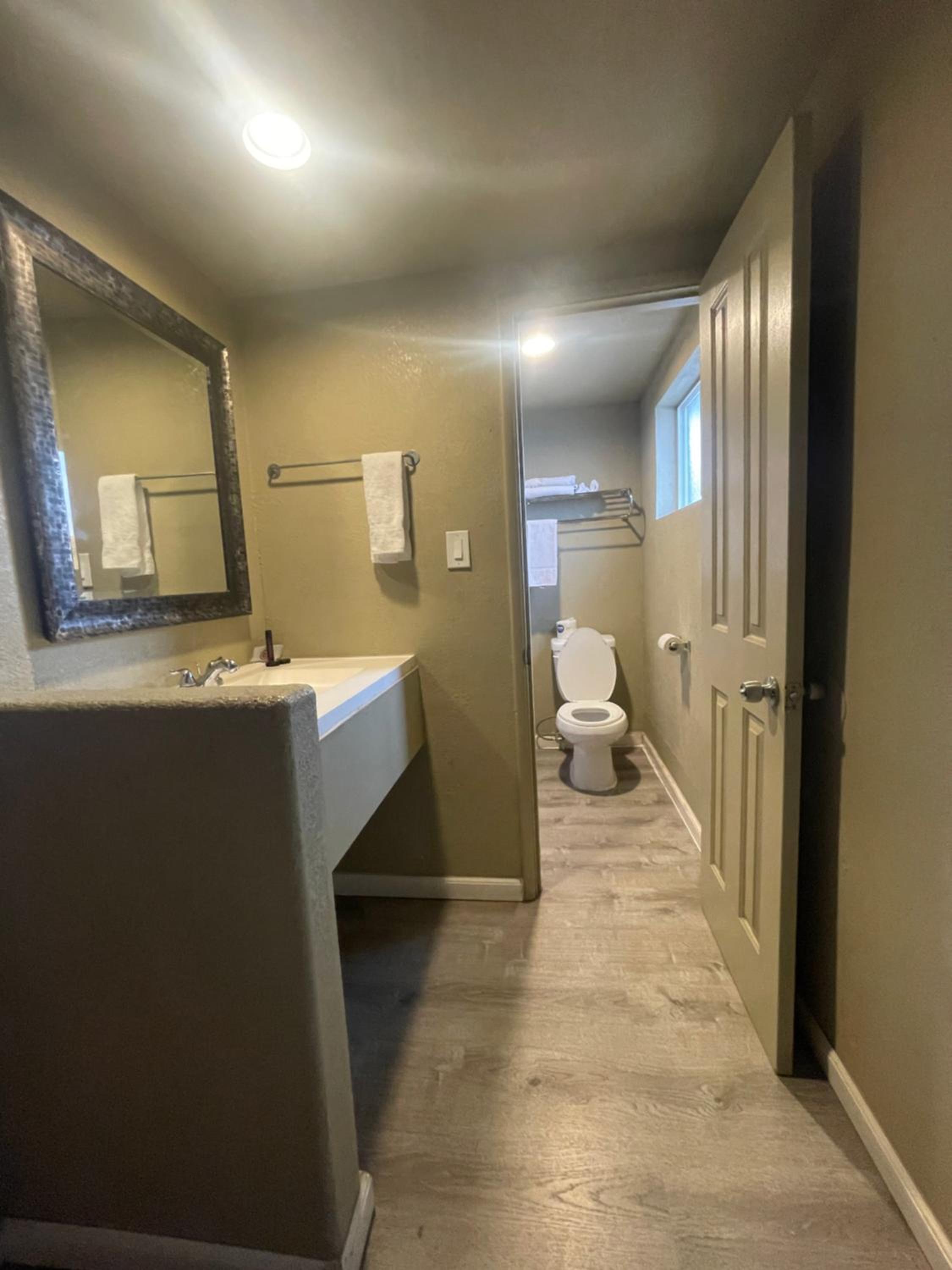 Deluxe King Room photo 3