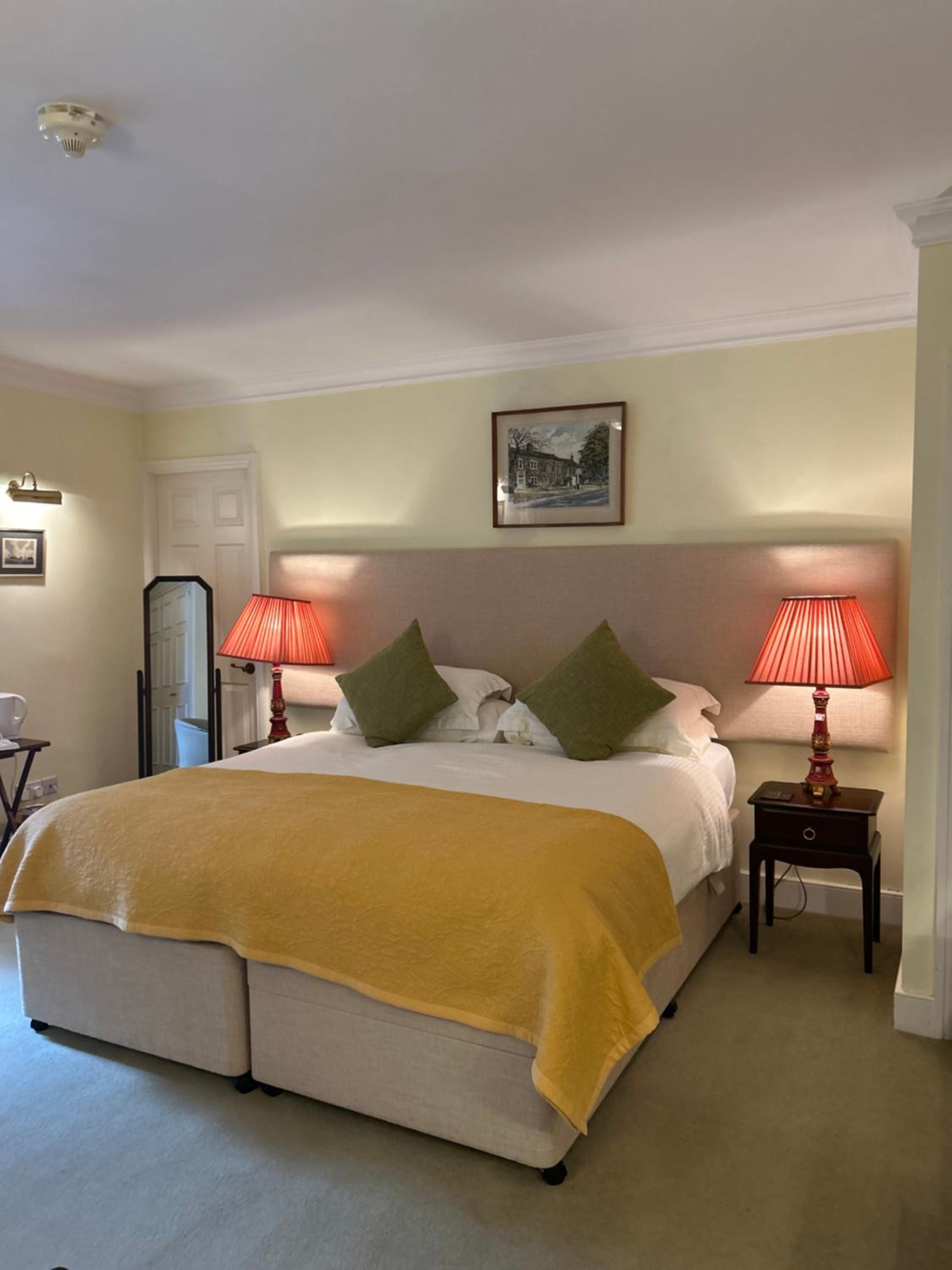Deluxe Double or Twin Room - Photo 9