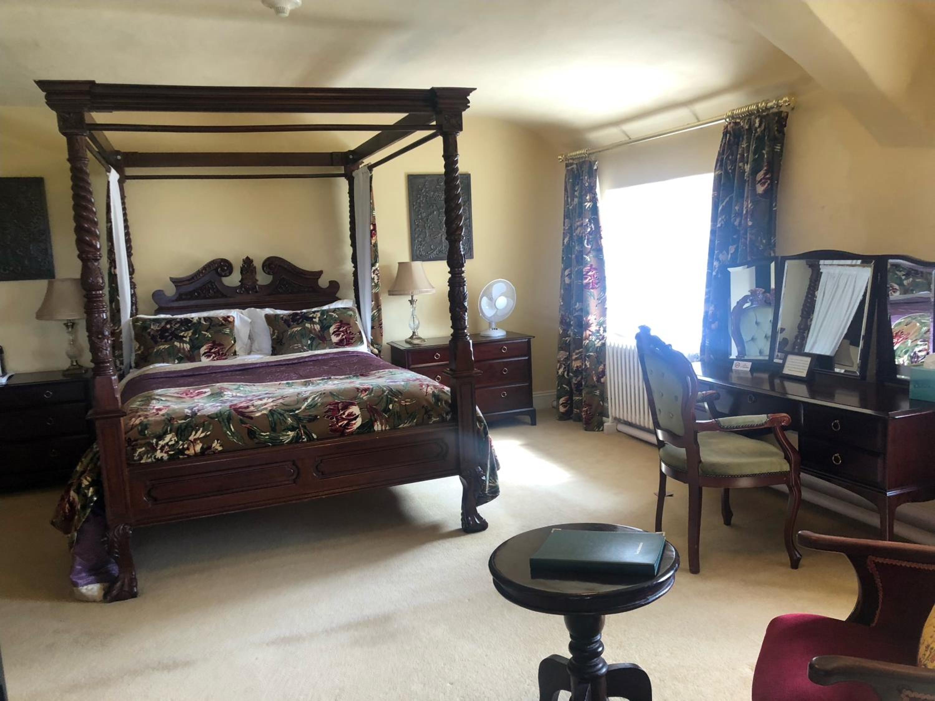 Deluxe King Room - Photo 2