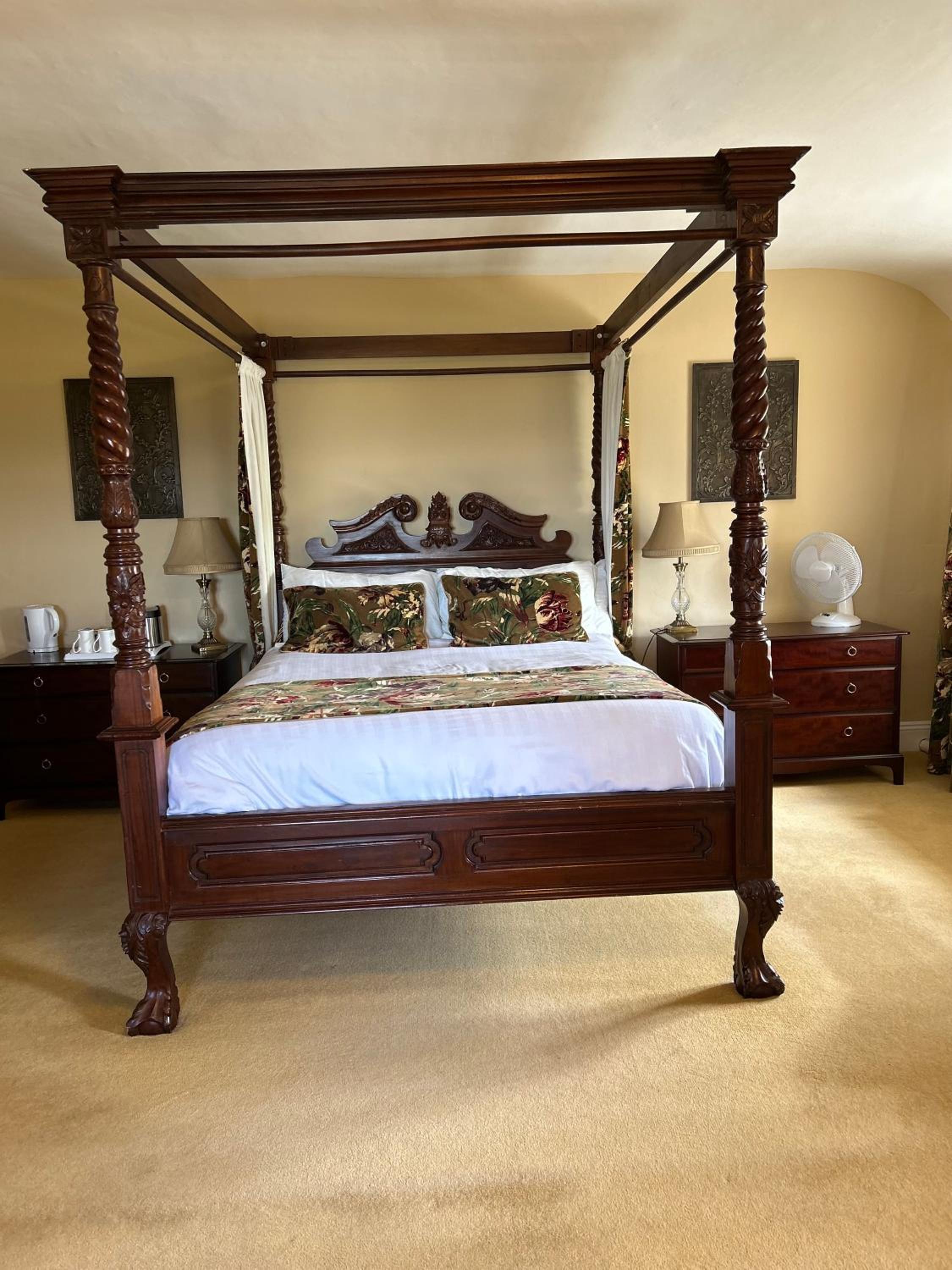 Deluxe King Room - Photo 7