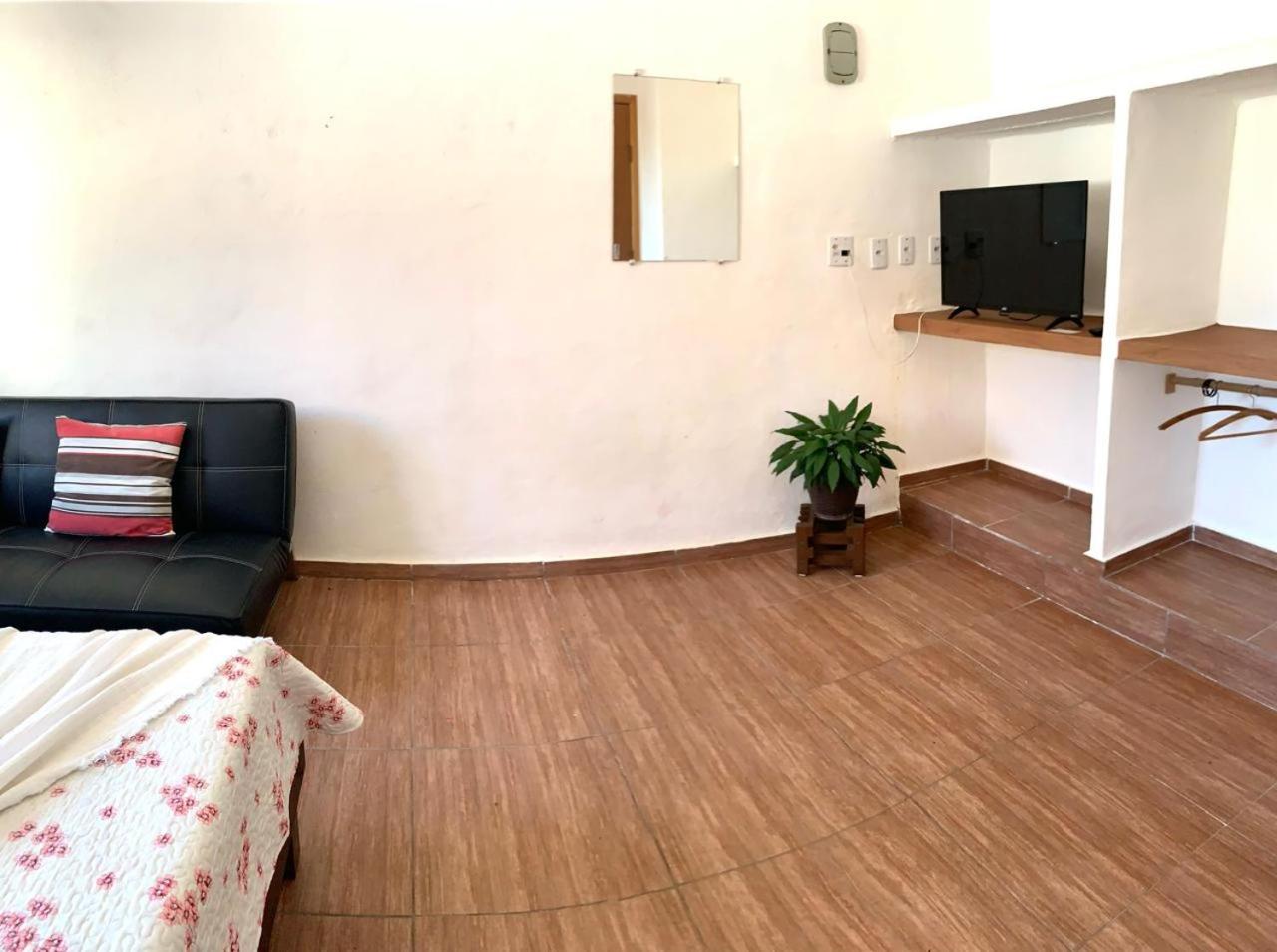 One-Bedroom House - Photo 14