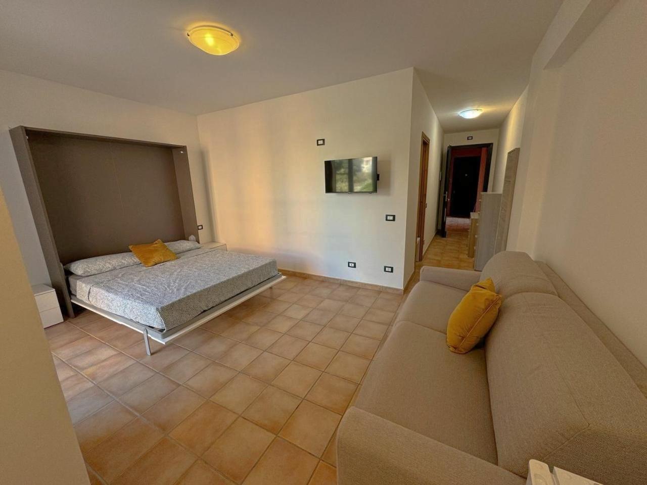 One-Bedroom House photo 1