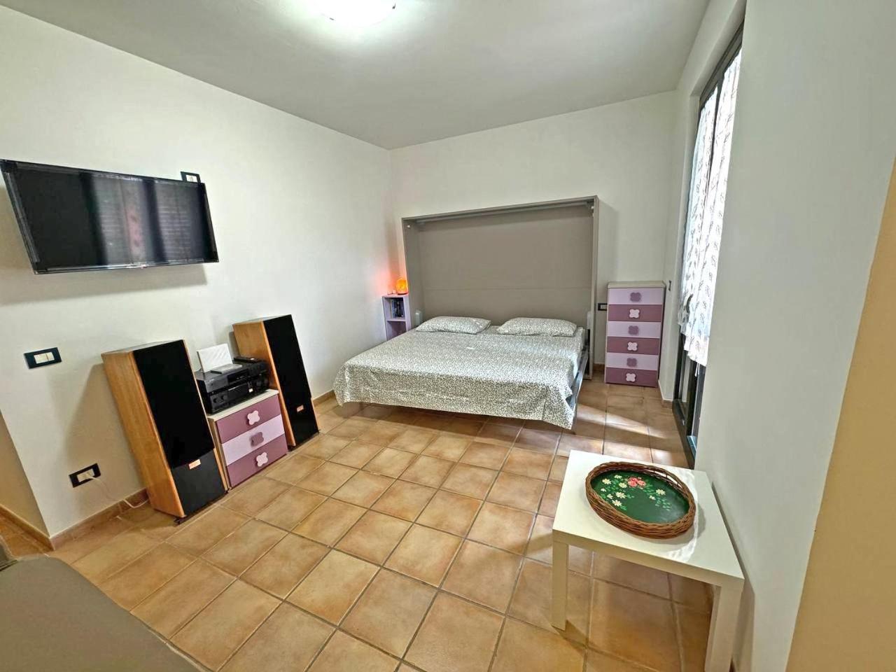 One-Bedroom House photo 1