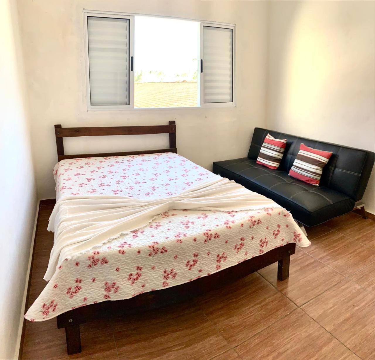 One-Bedroom House - Photo 2