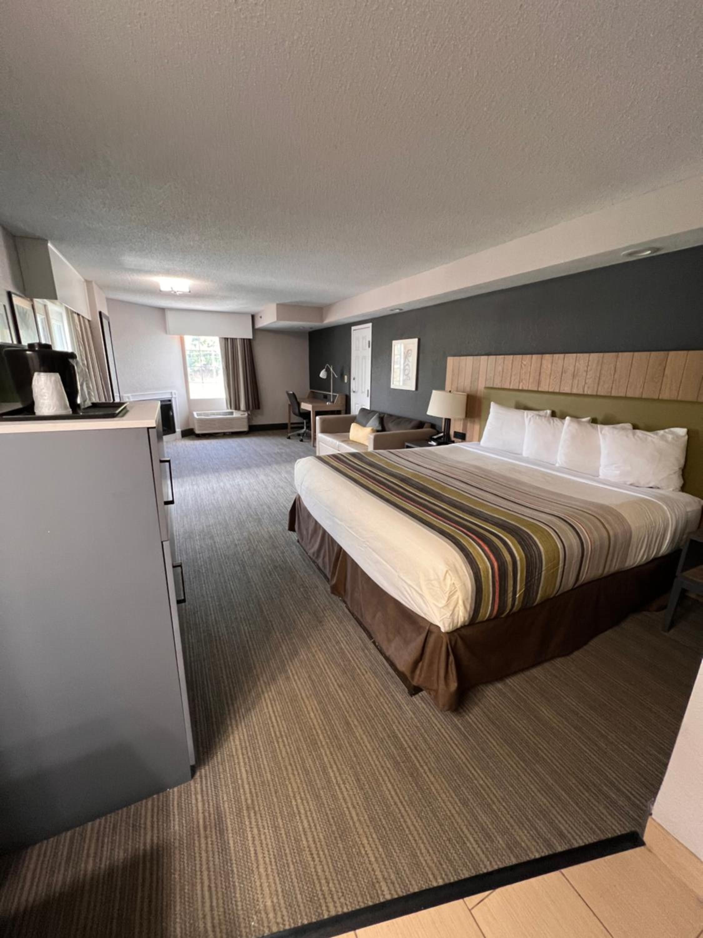 Premium King Room with Balcony - Non-Smoking