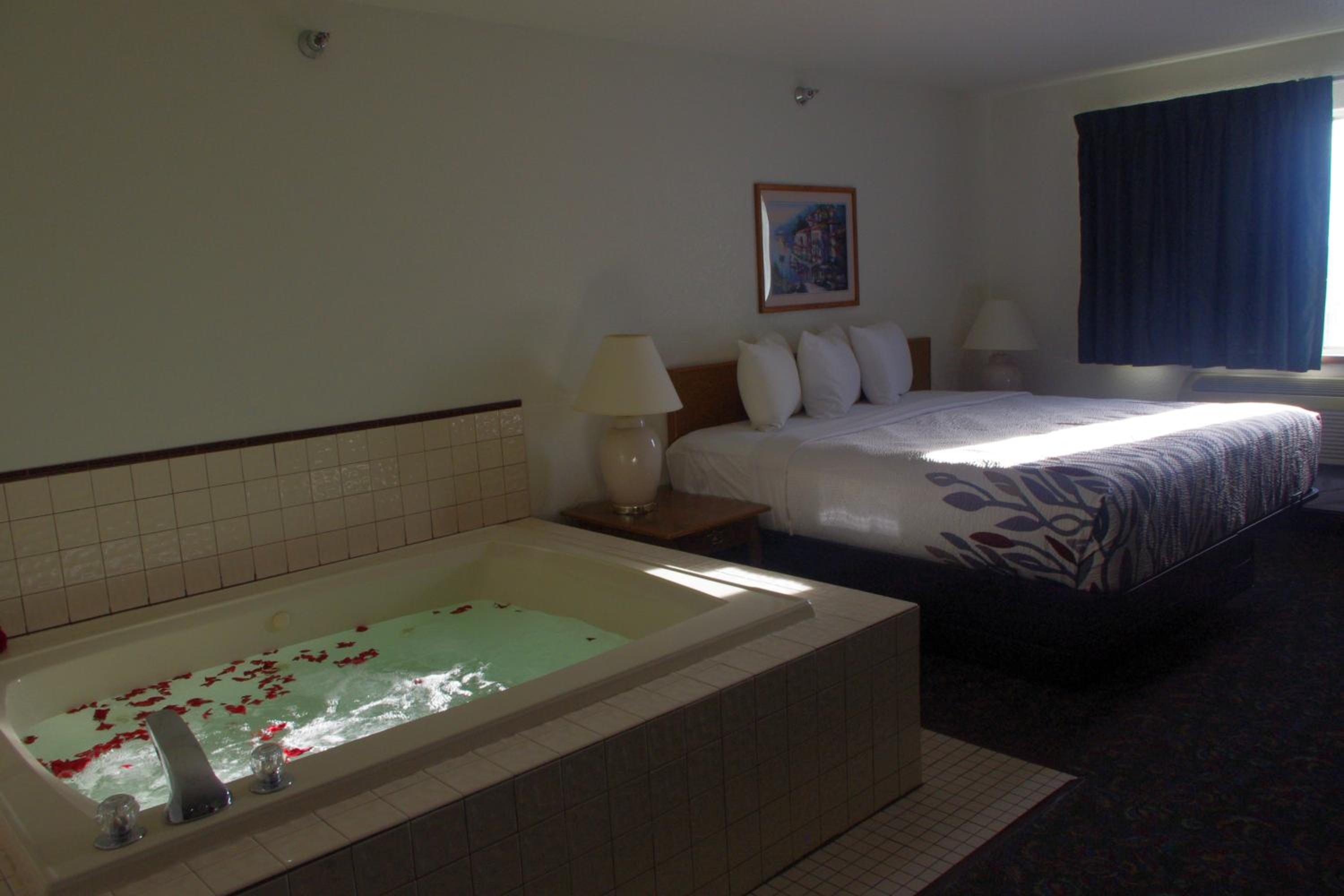 Deluxe King Suite photo 2