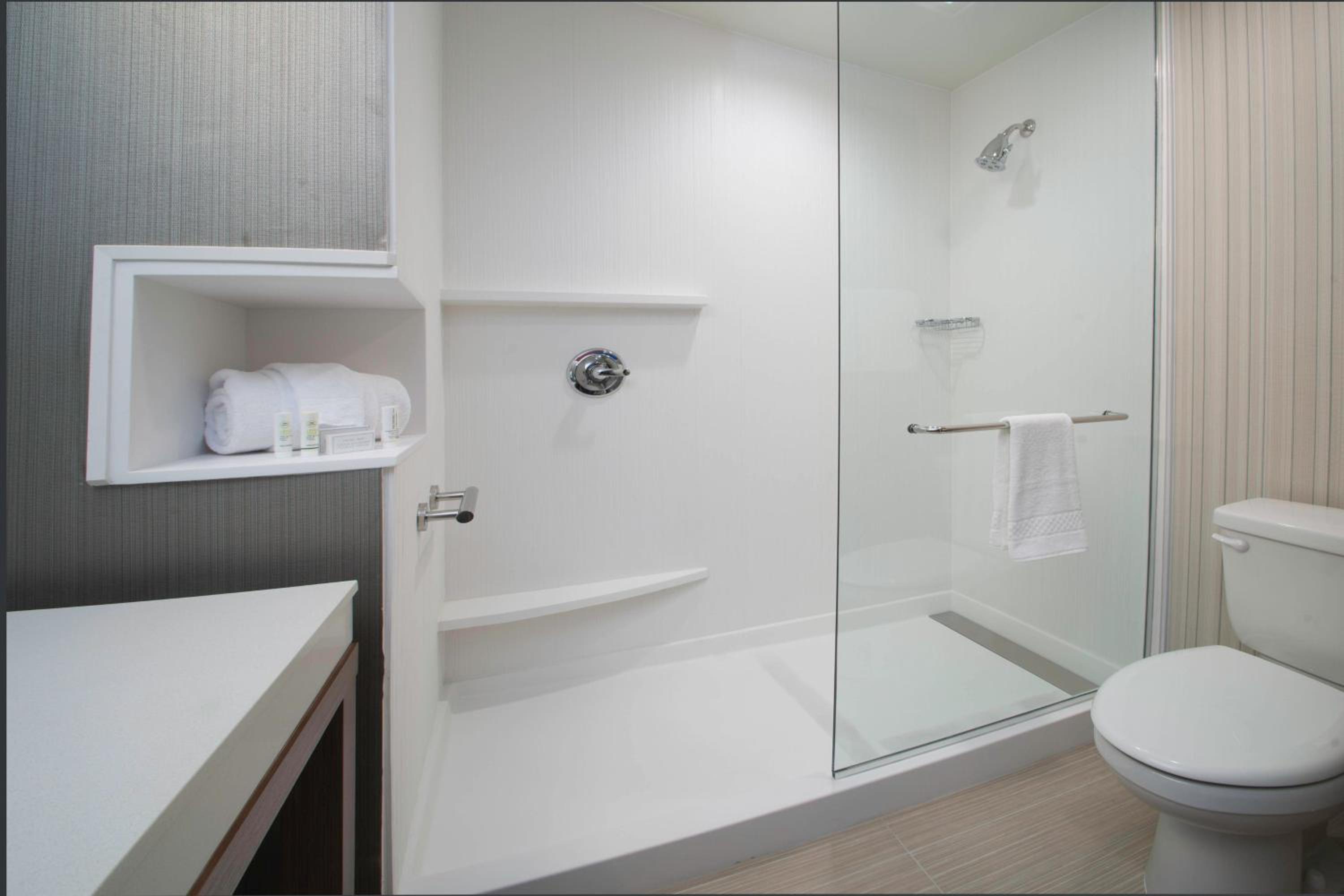 Wellness King Room - Hearing Accessible