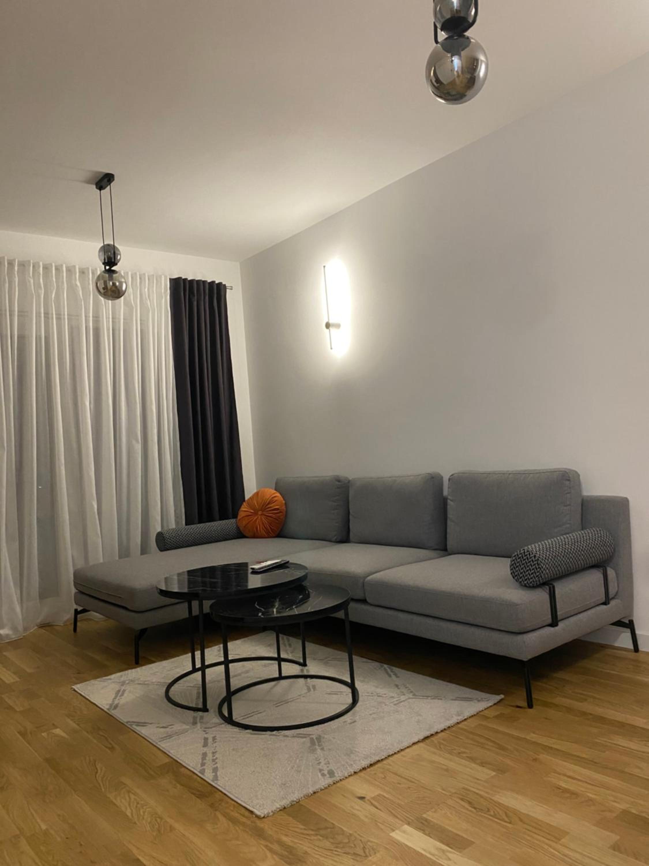 One-Bedroom Apartment photo 1