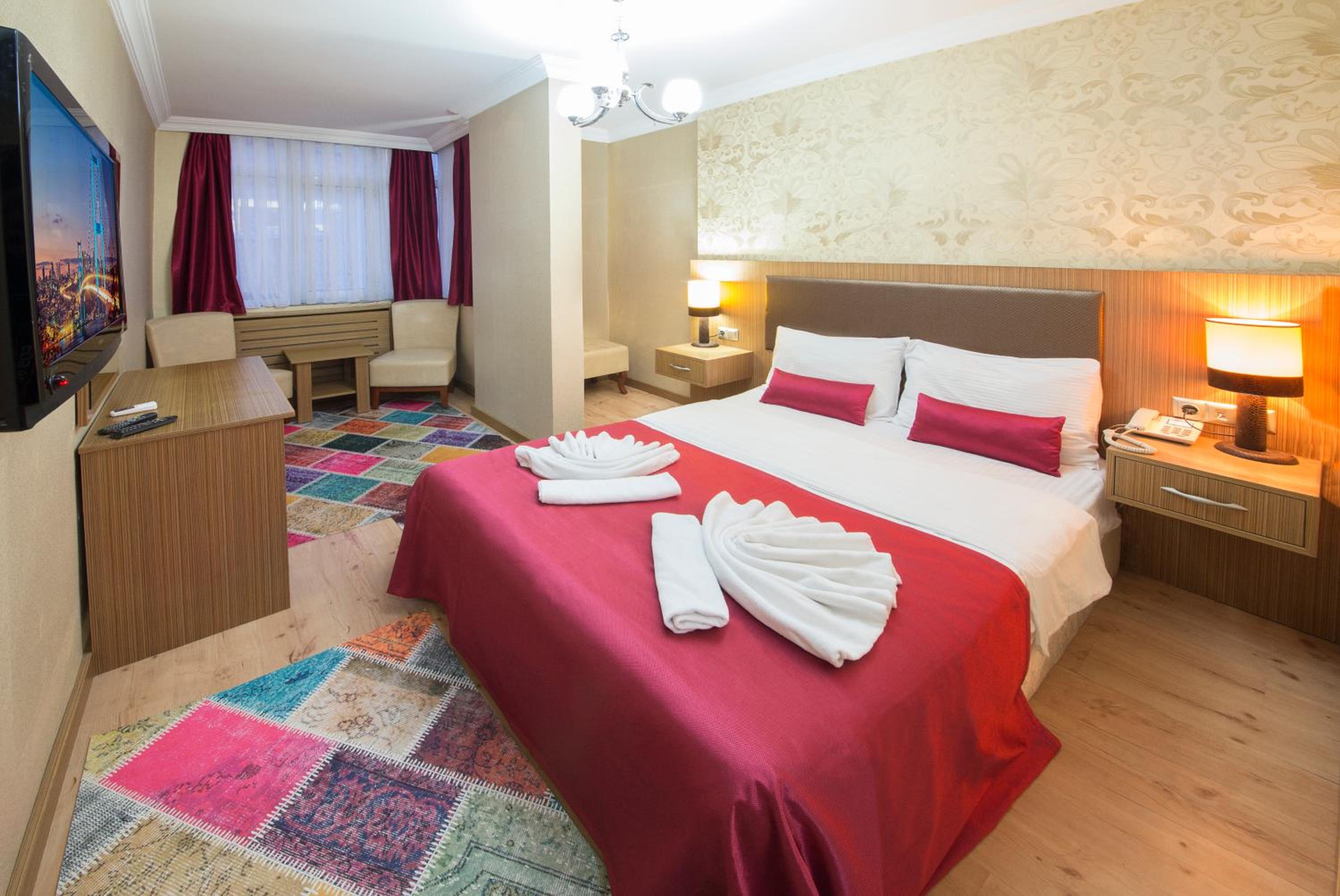 Deluxe Double Room (2 Adults + 1 Child) photo 1