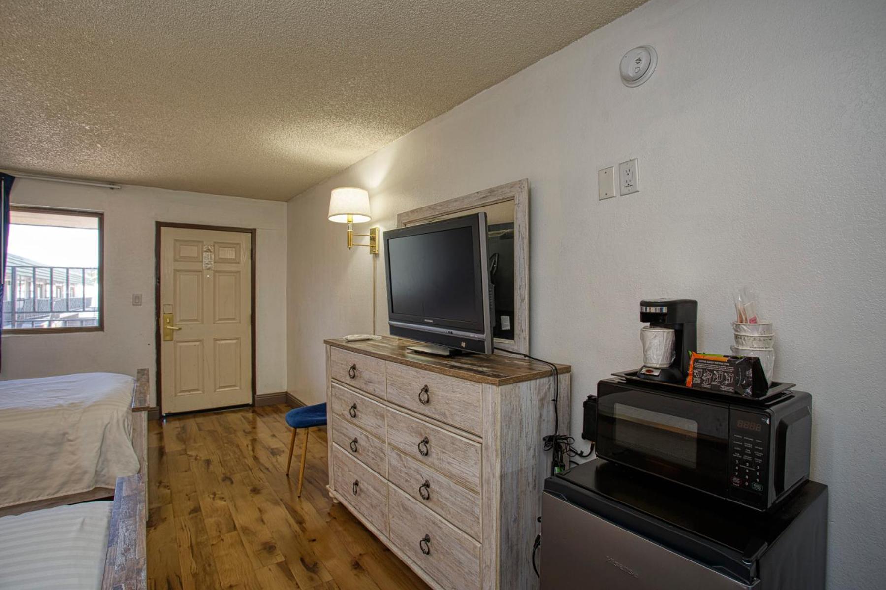 Double Room With Two Double Beds photo 3