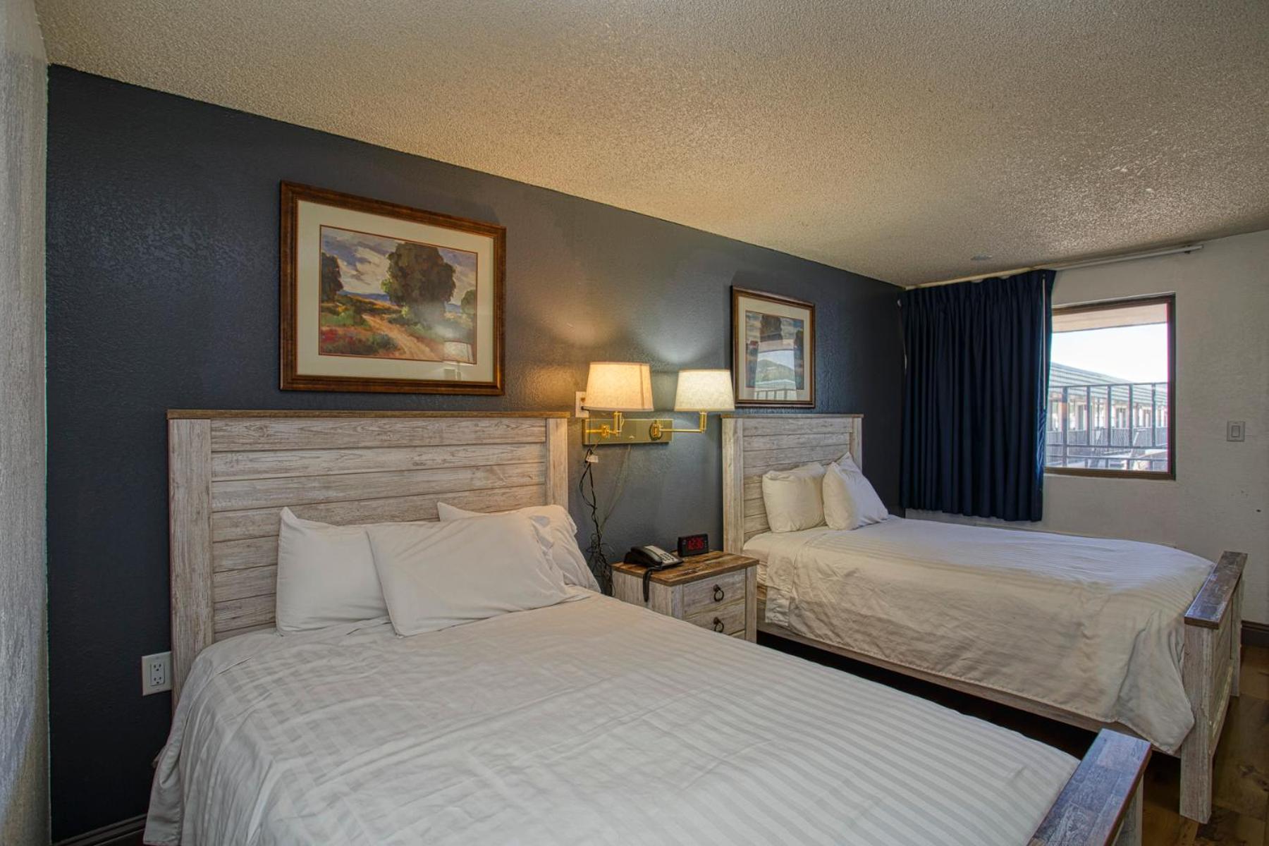 Double Room With Two Double Beds photo 2