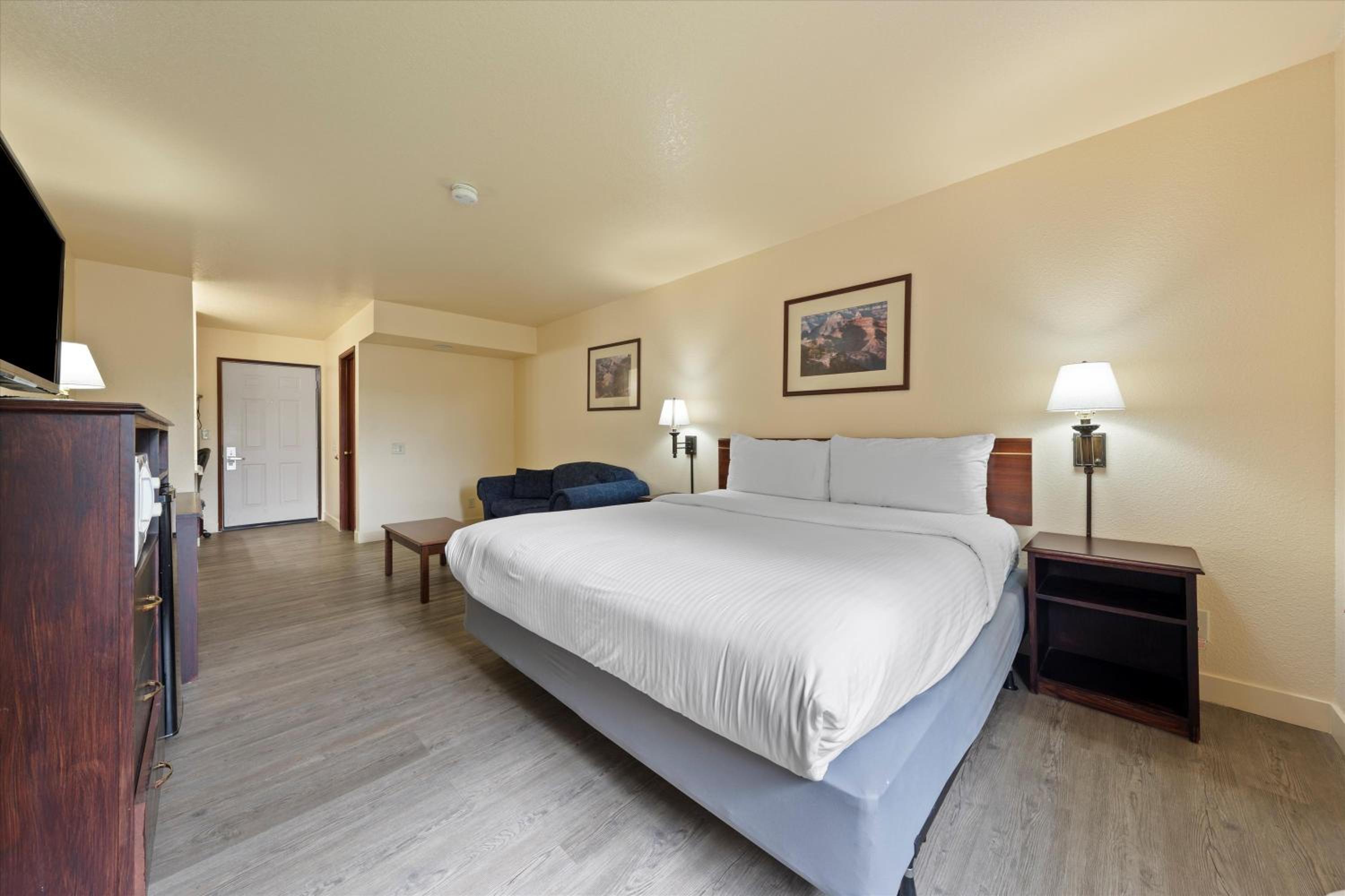Deluxe Family Room - Photo 8