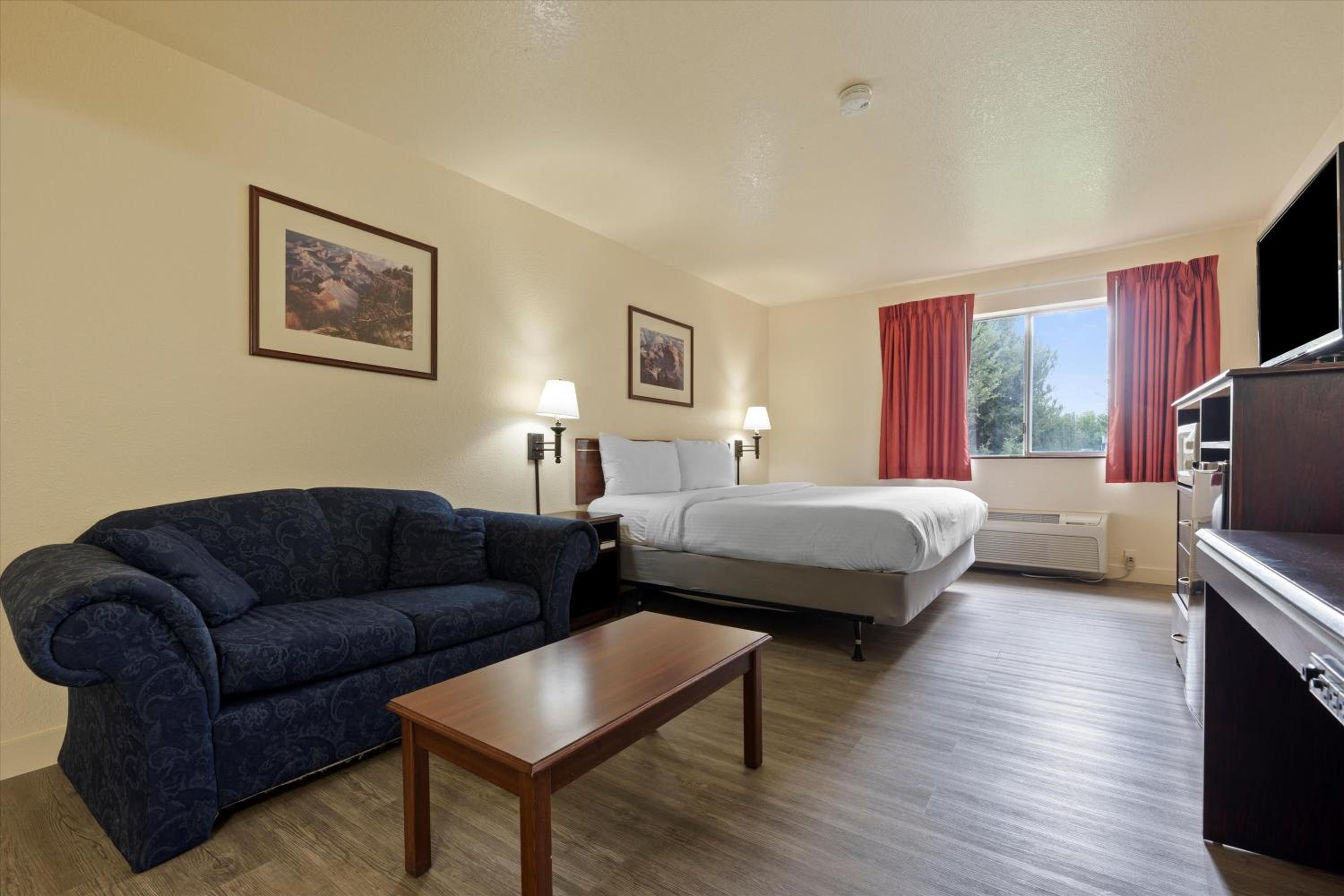 Deluxe Family Room - Photo 10