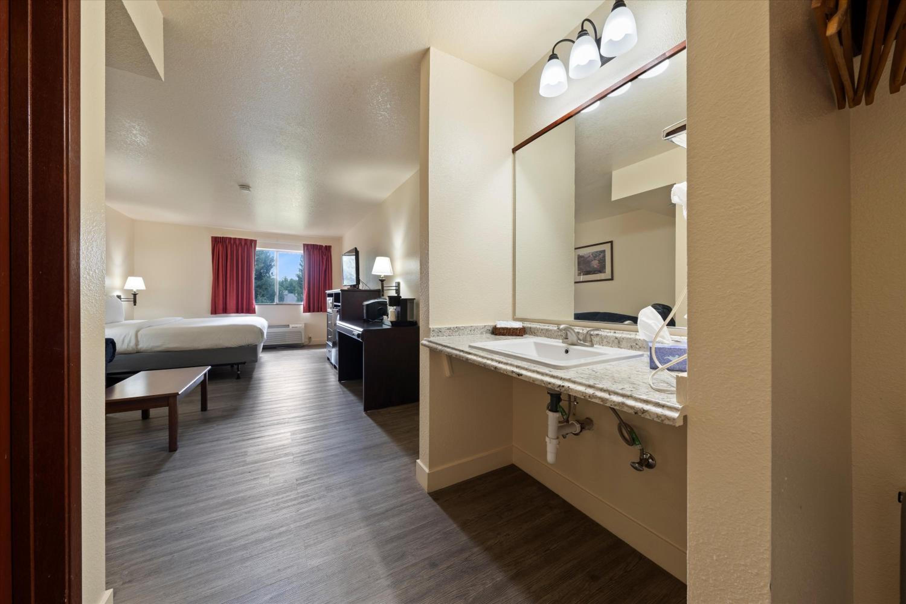 Deluxe Family Room - Photo 9