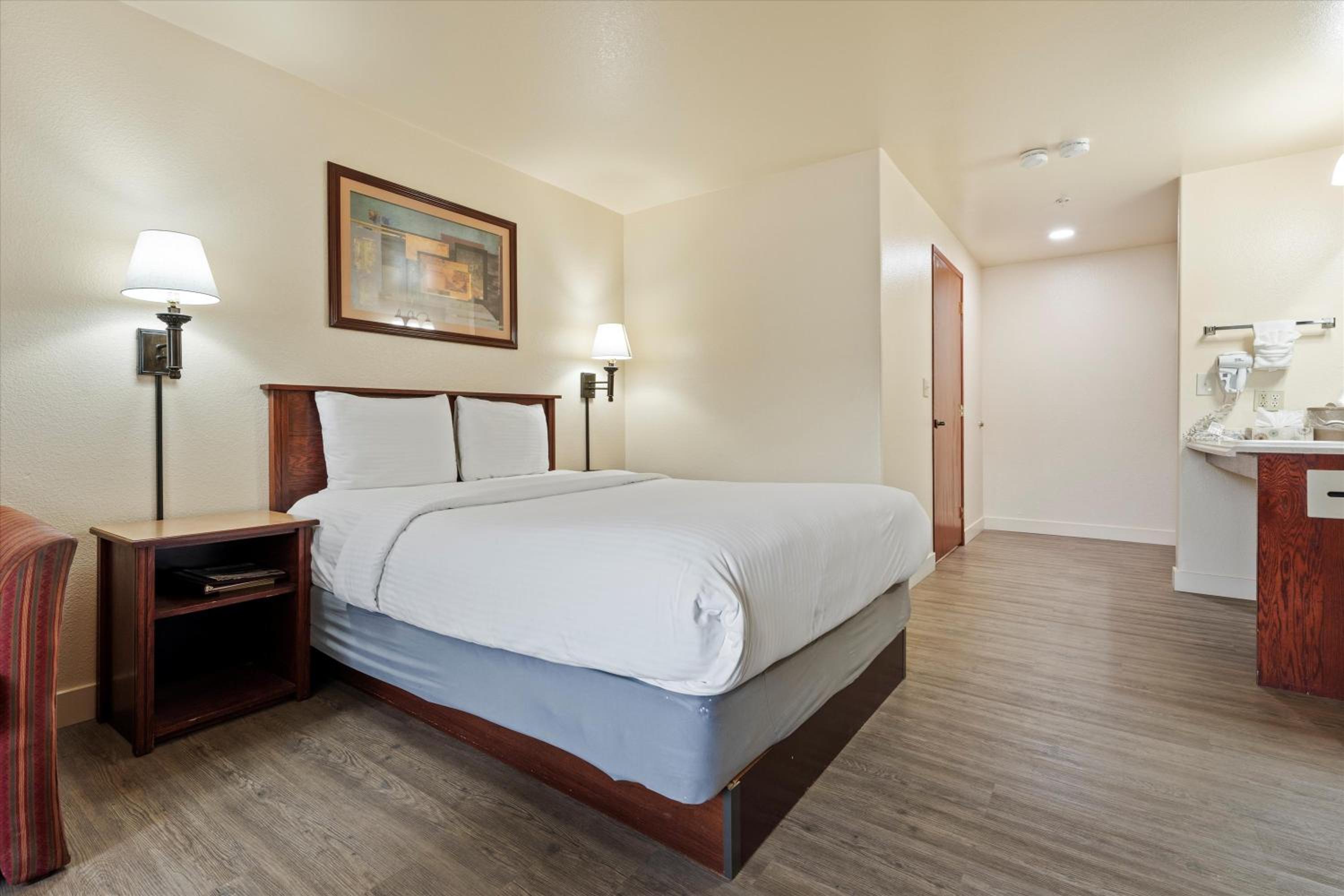Deluxe Double Room - Photo 23