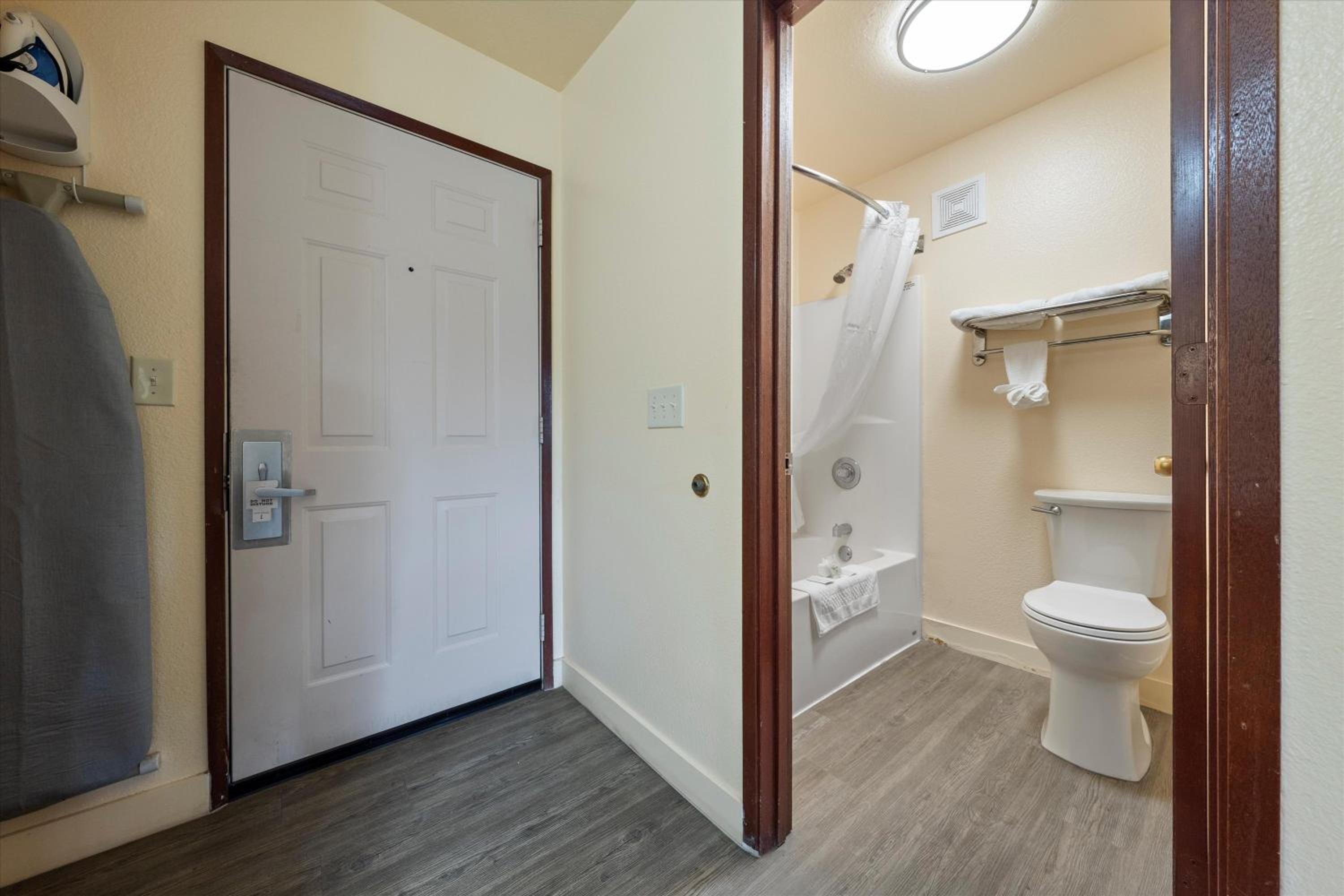 Family Room - Photo 10