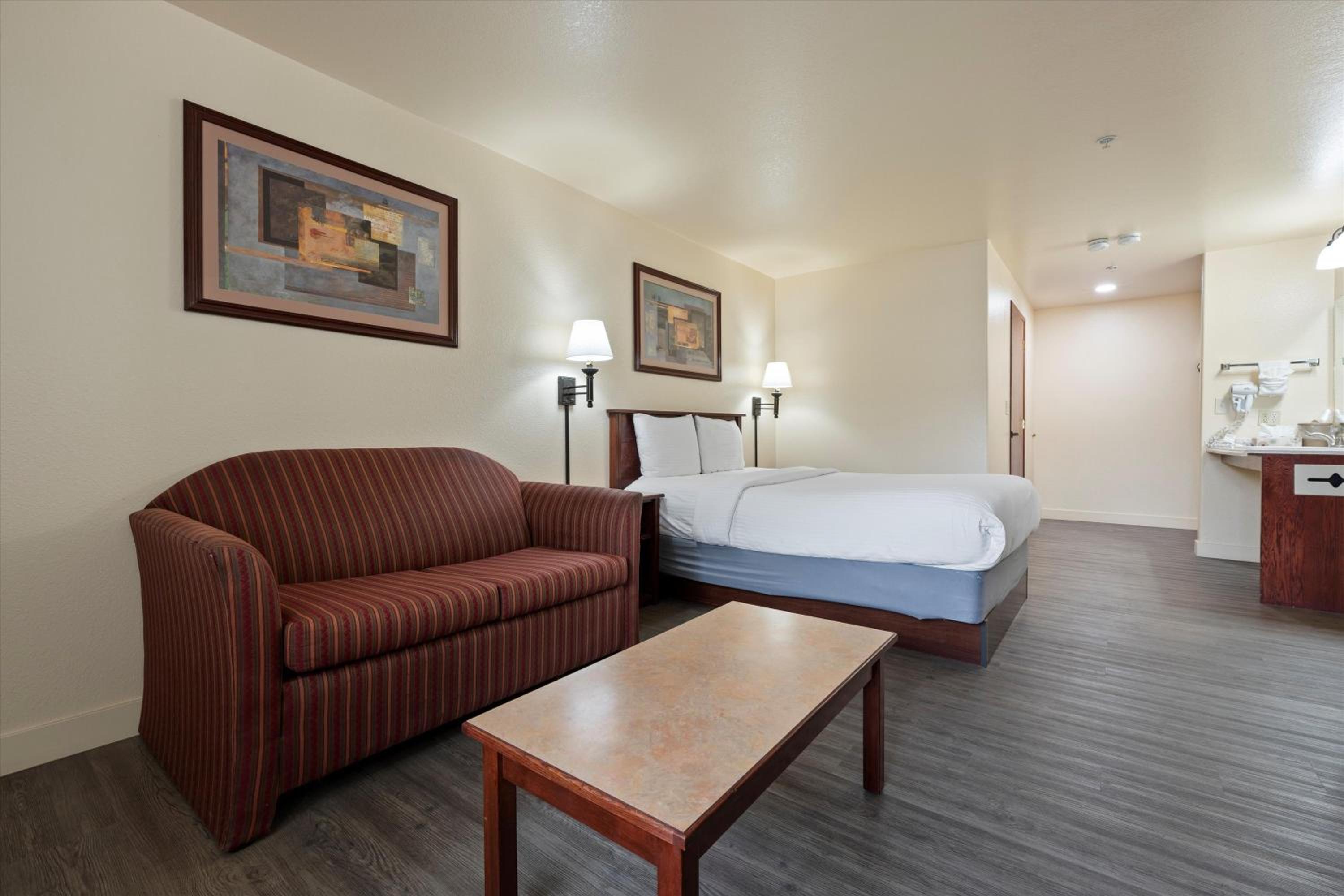 Deluxe Double Room - Photo 24