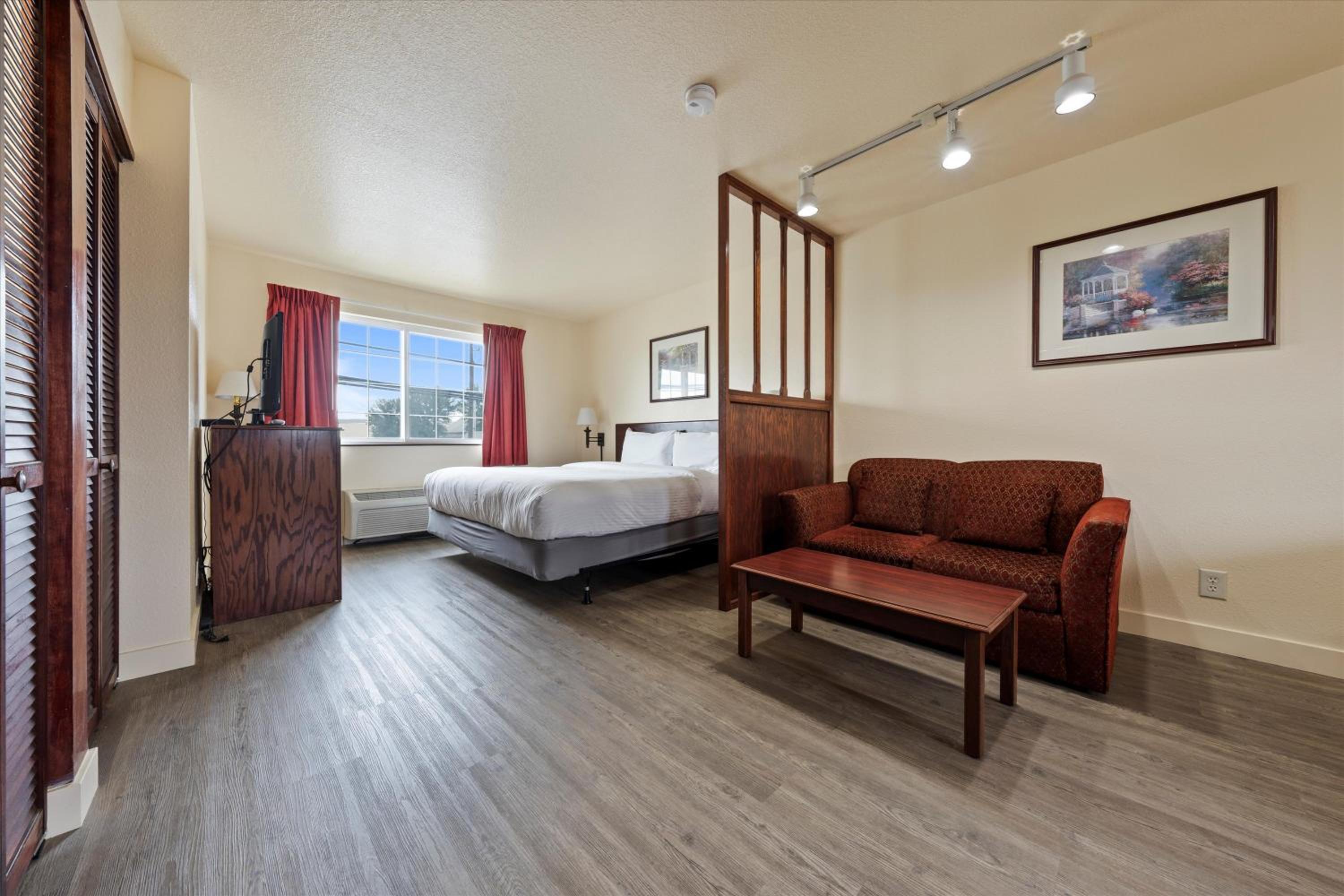 Deluxe Double Room - Photo 18