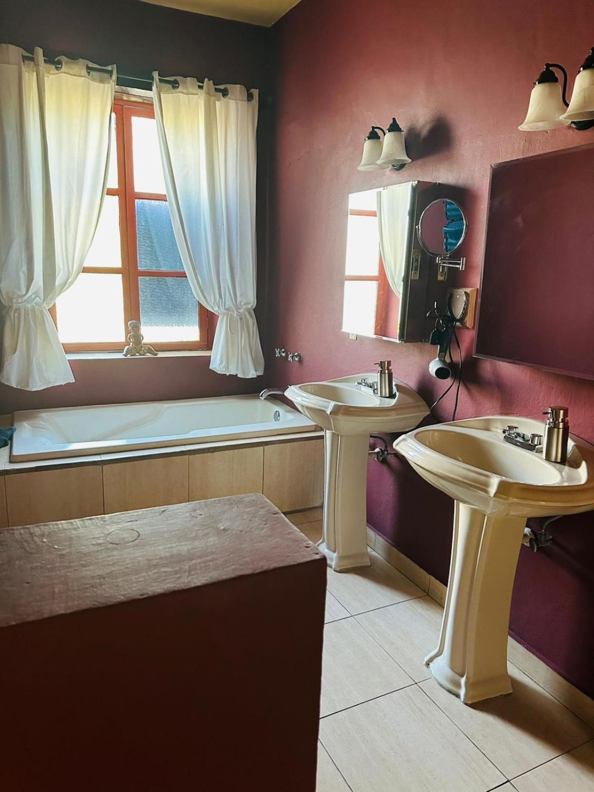 Deluxe King Suite photo 2