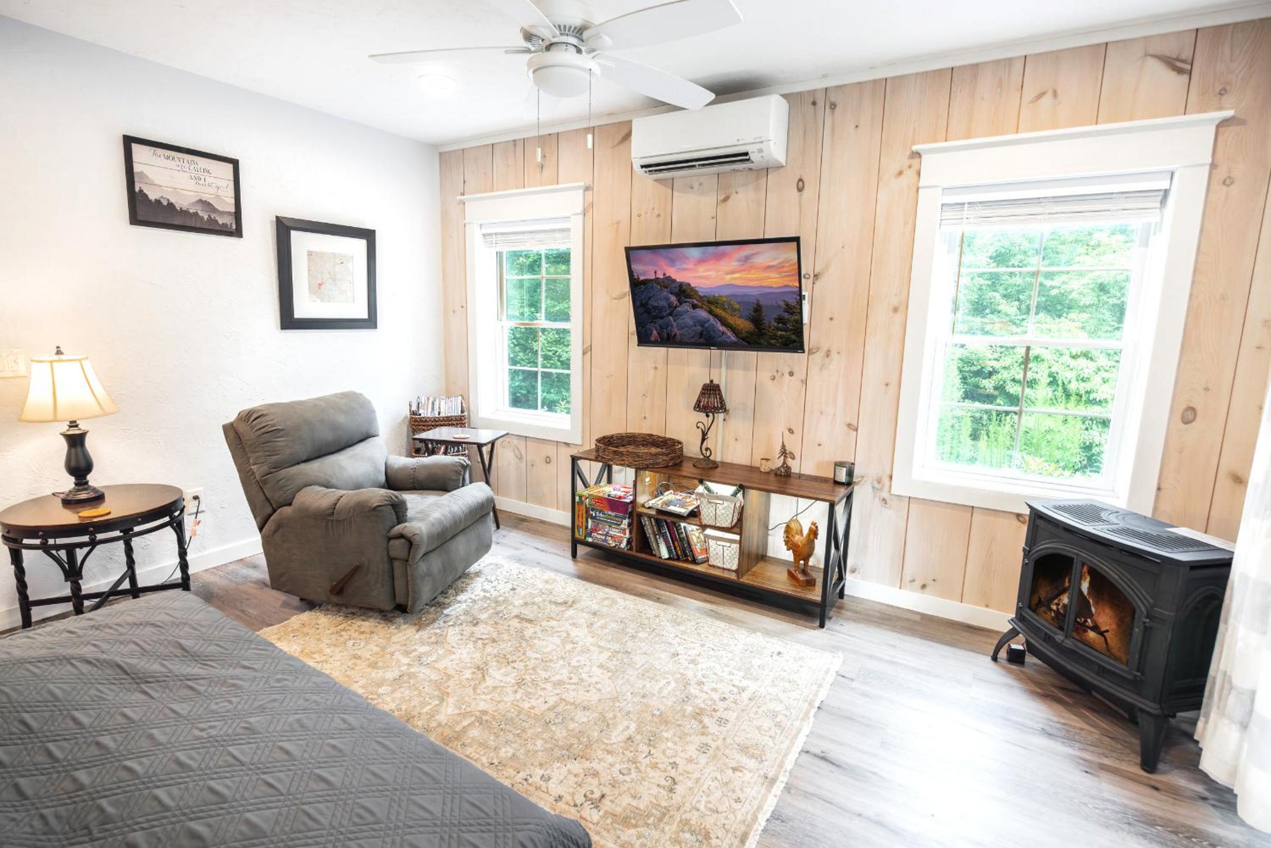One-Bedroom House photo 1