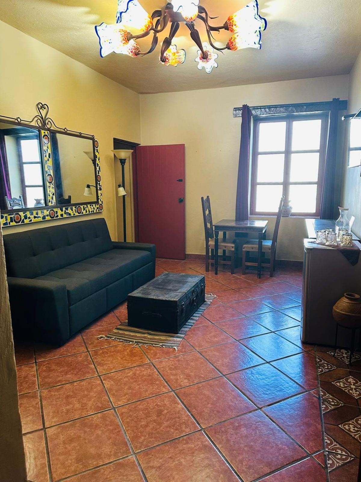Deluxe King Suite photo 3