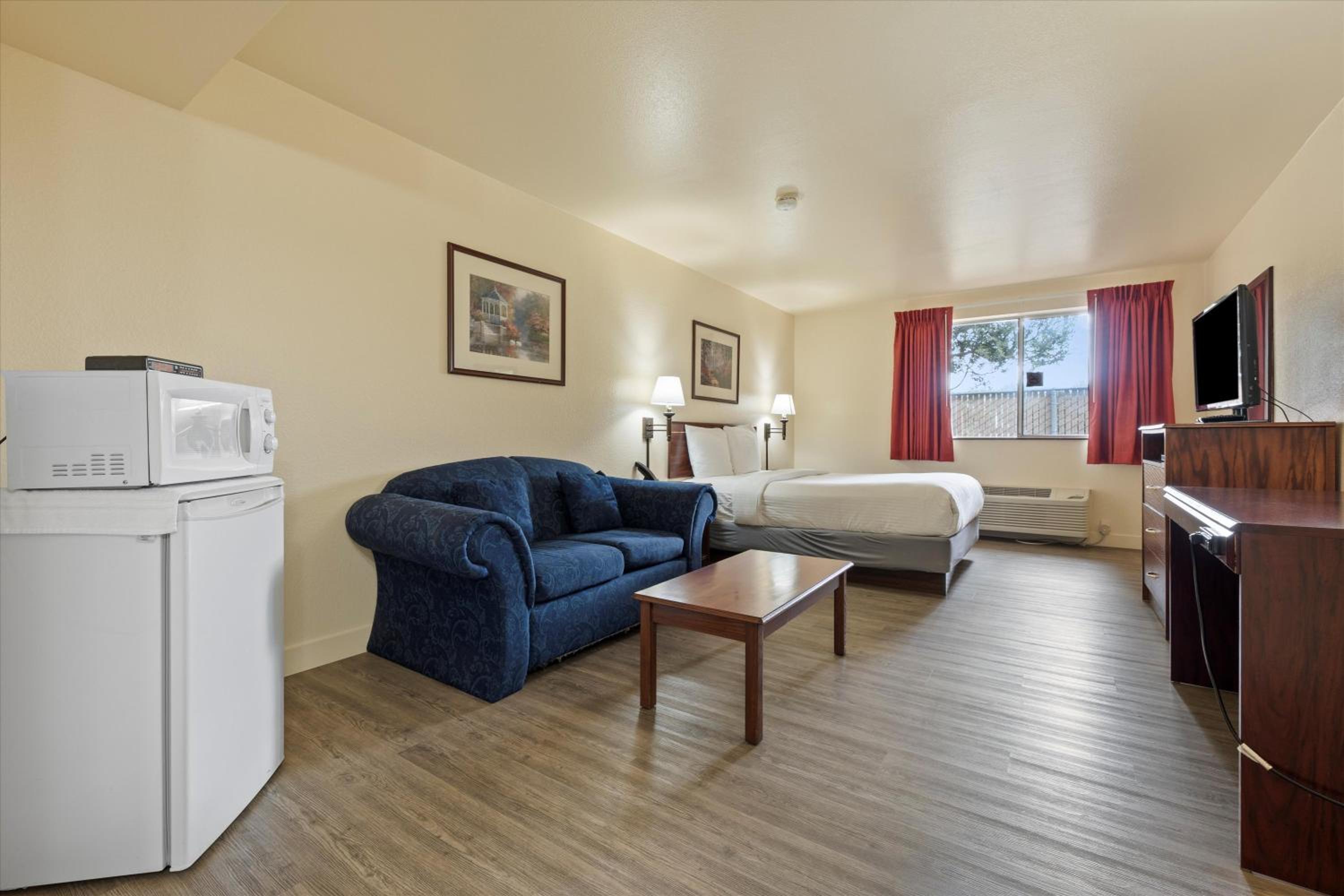 Family Room - Photo 8
