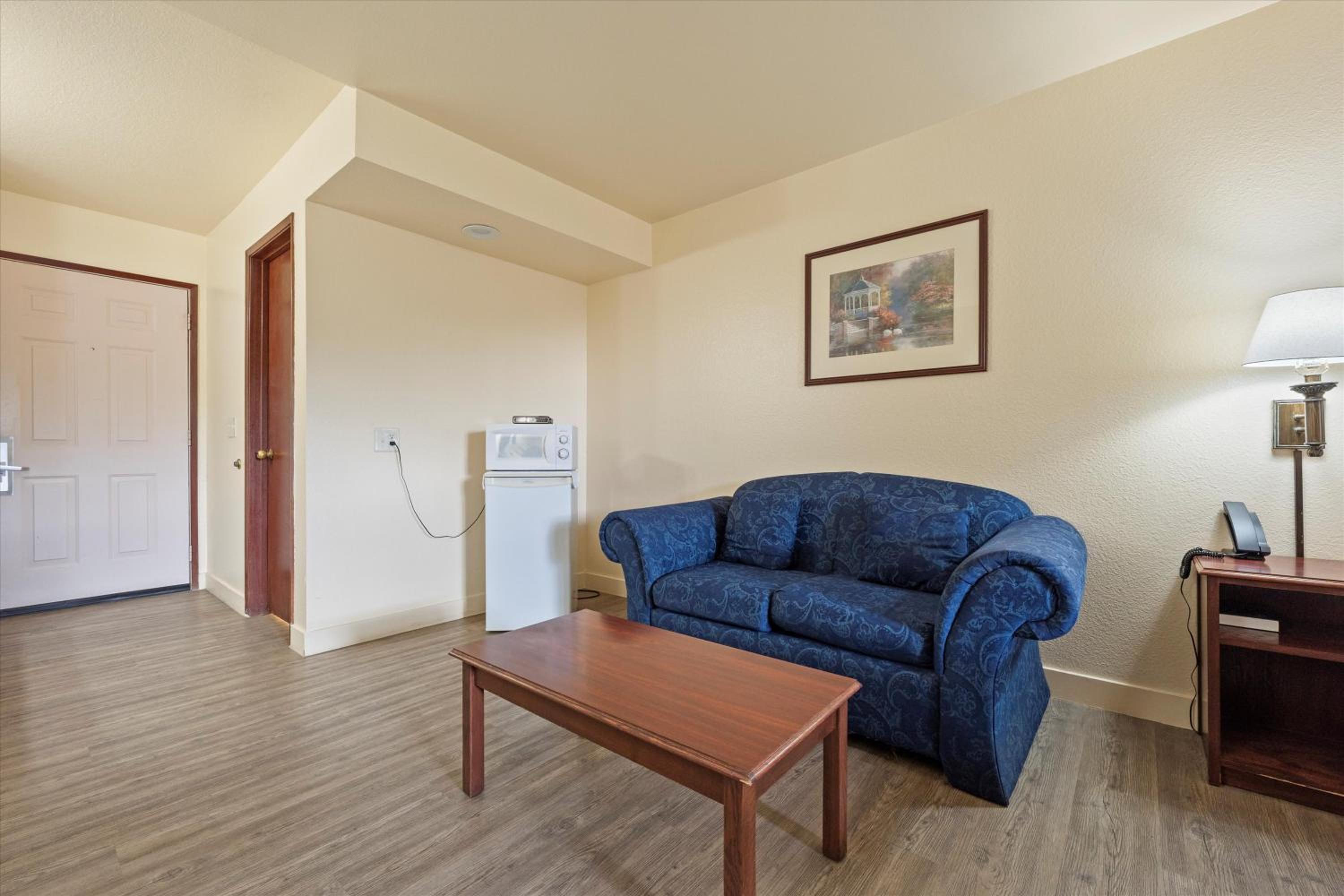 Family Room - Photo 3