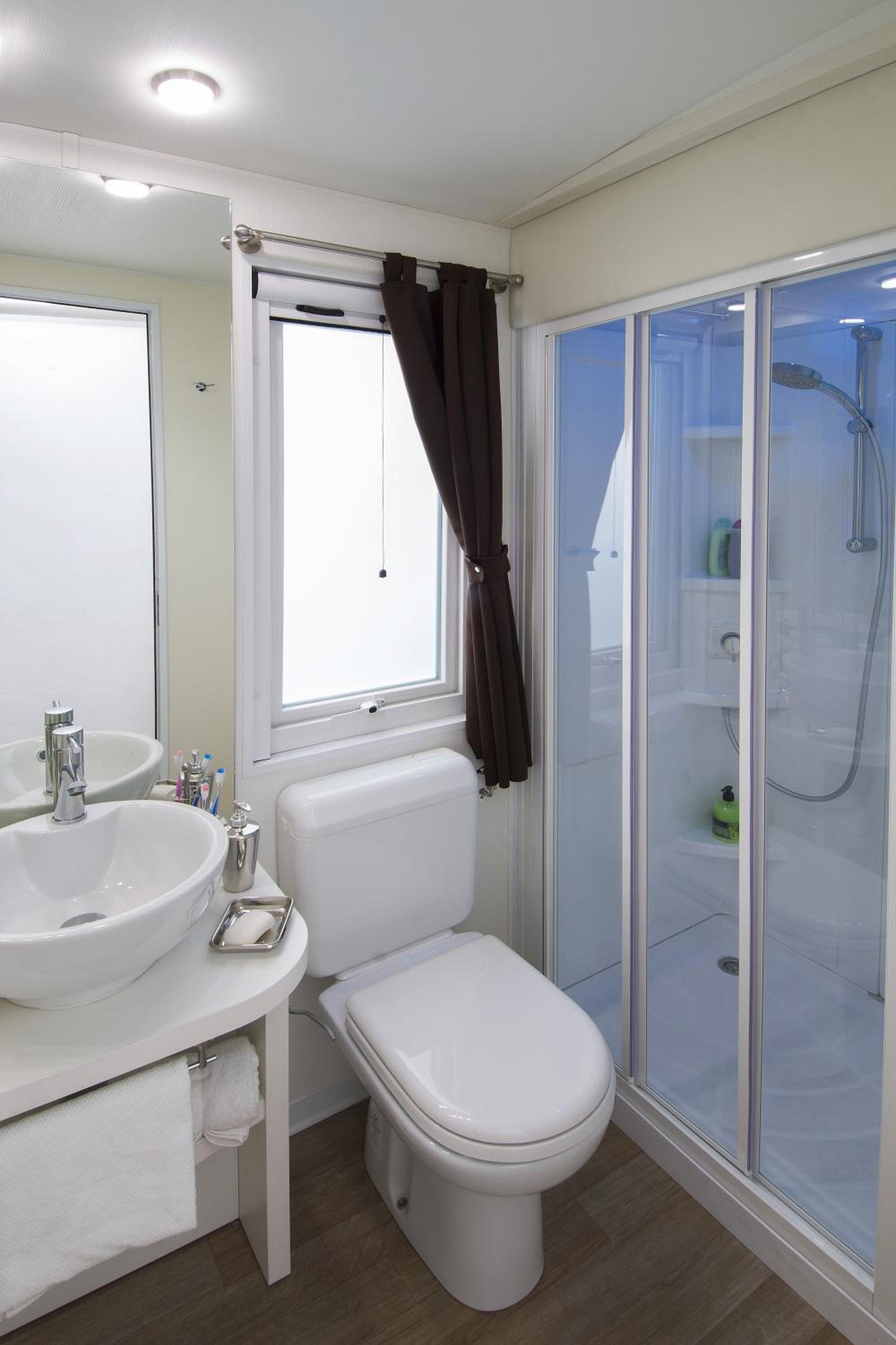Two-Bedroom Mobile Home - Photo 18