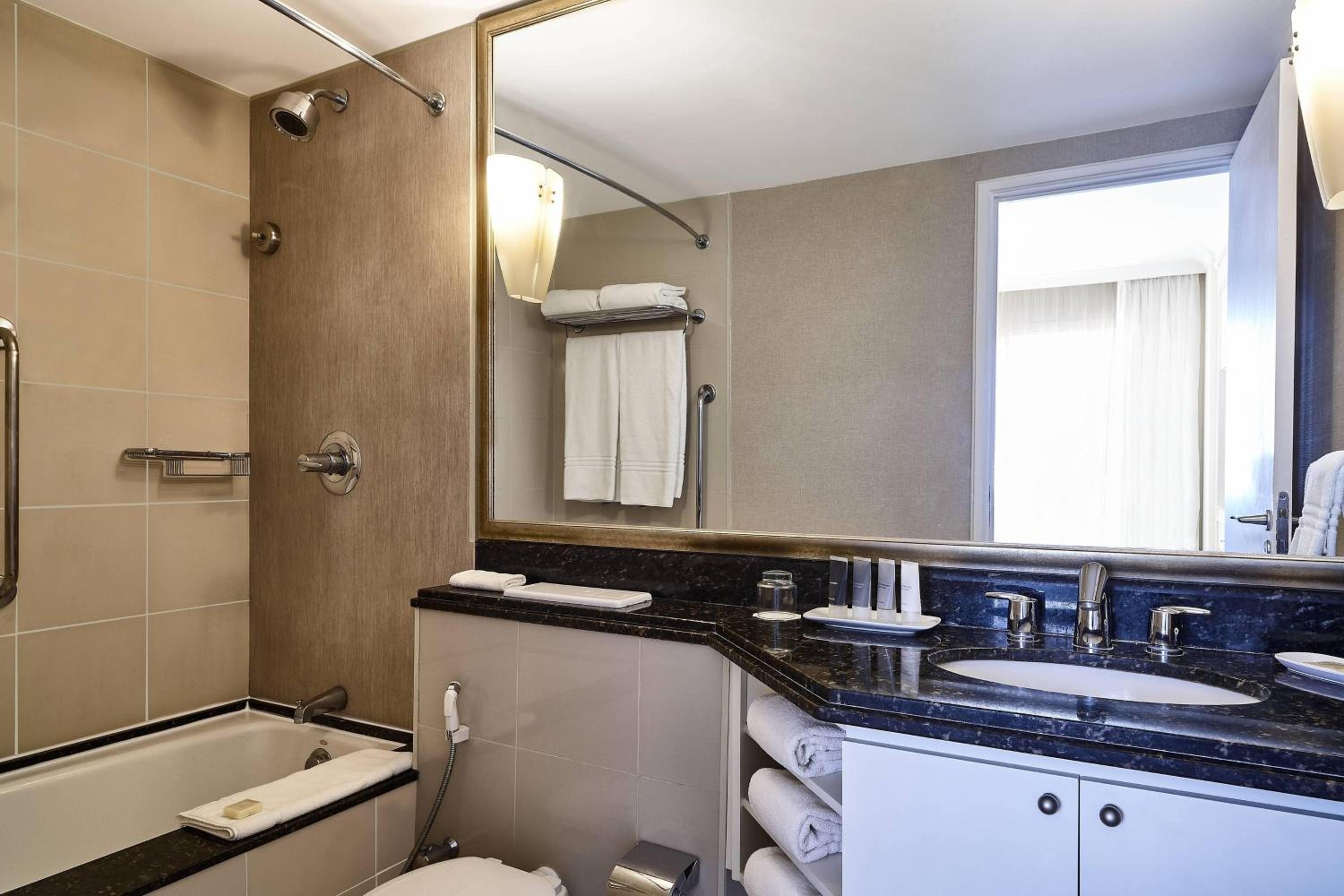 Two-Bedroom Apartment with Balcony and City View thumbnail 5