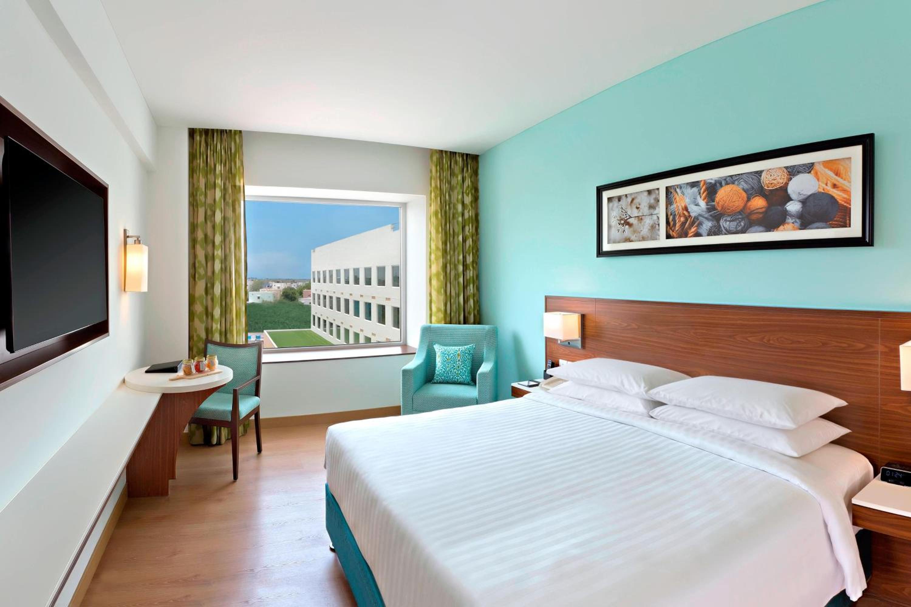 Superior Queen Guest Room - 20% Discount on F&B and Two ways Airport Transfers photo 2