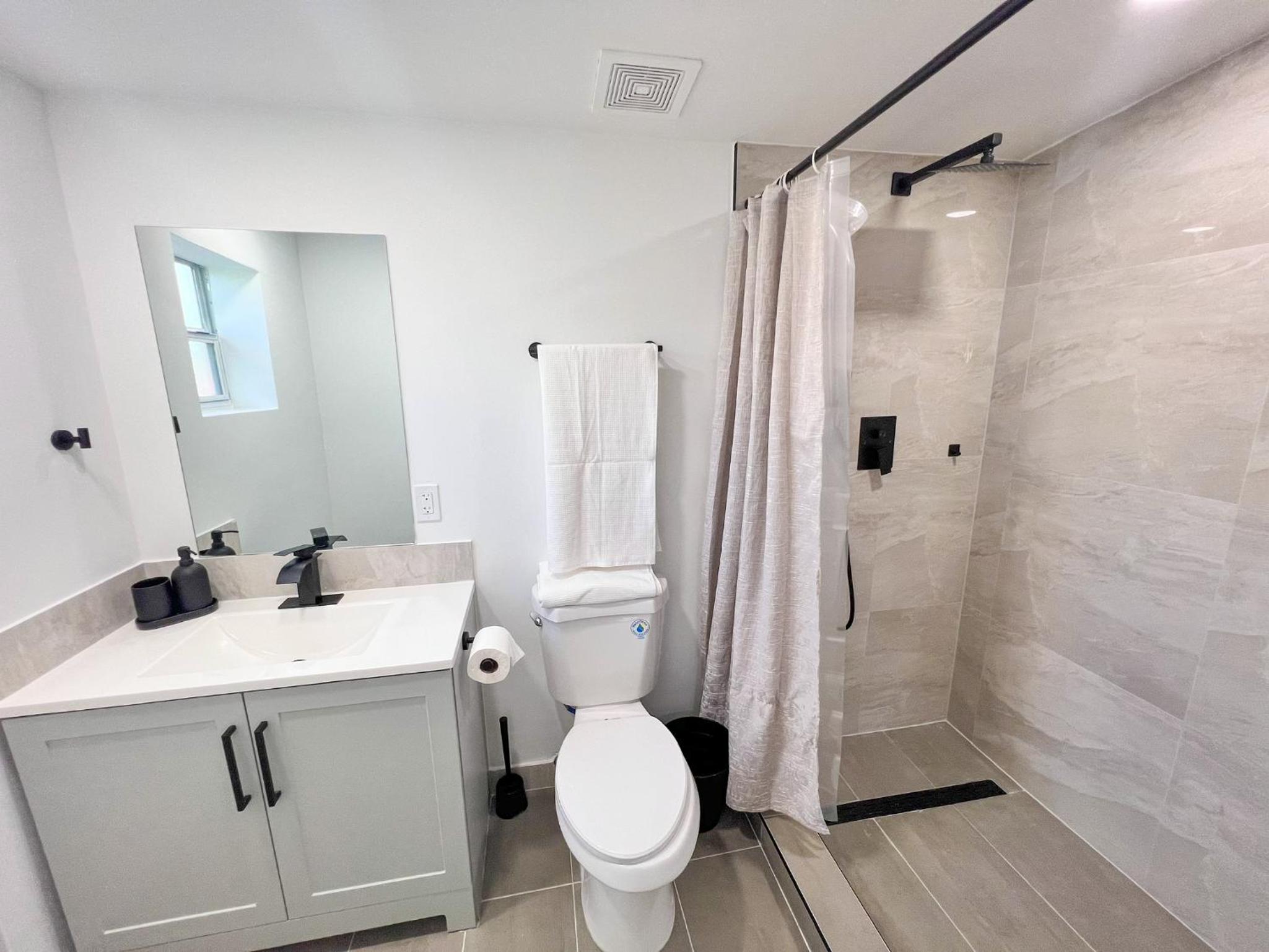 Three-Bedroom House photo 2