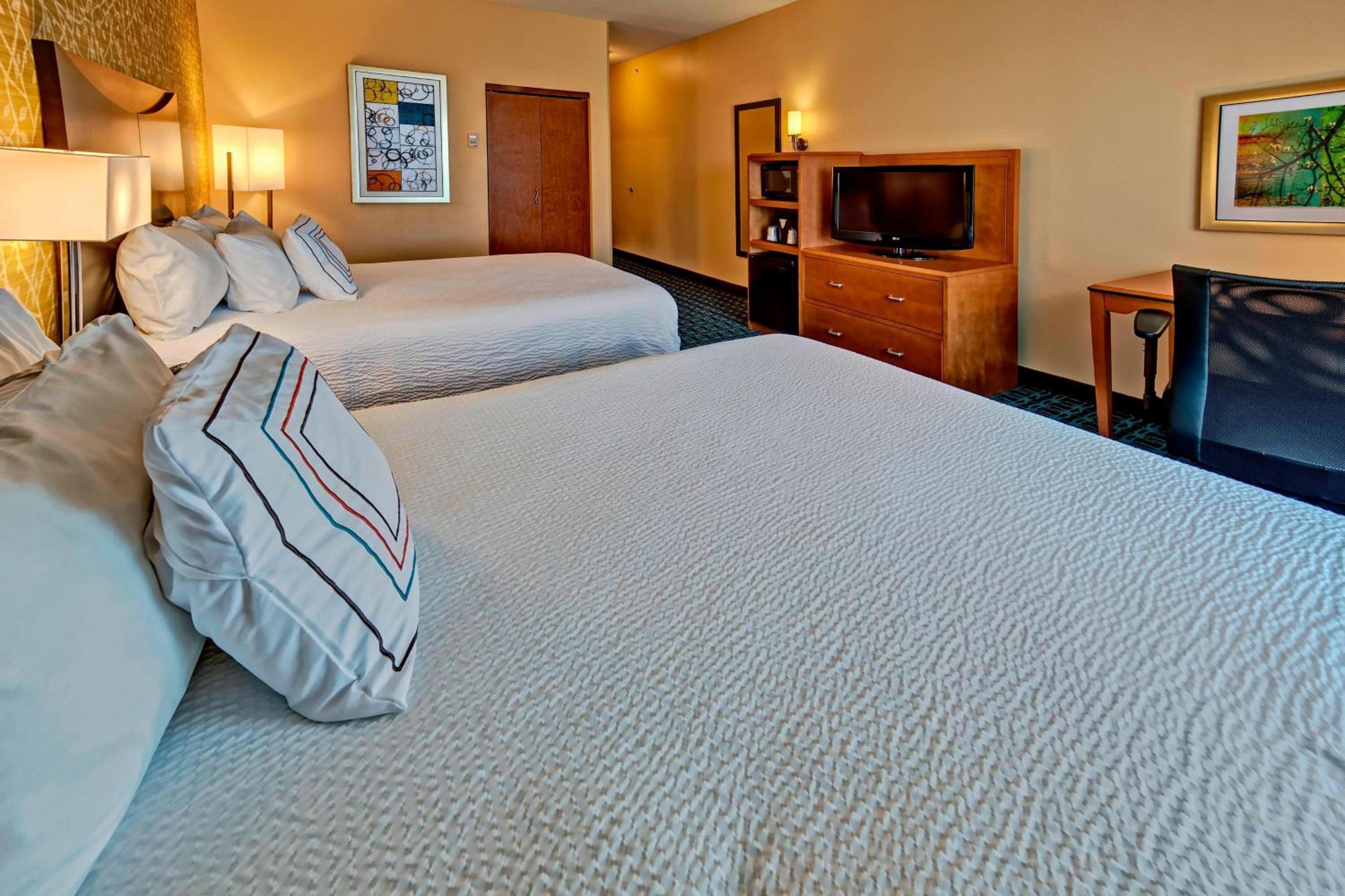 Queen Room with Two Queen Beds - Photo 1
