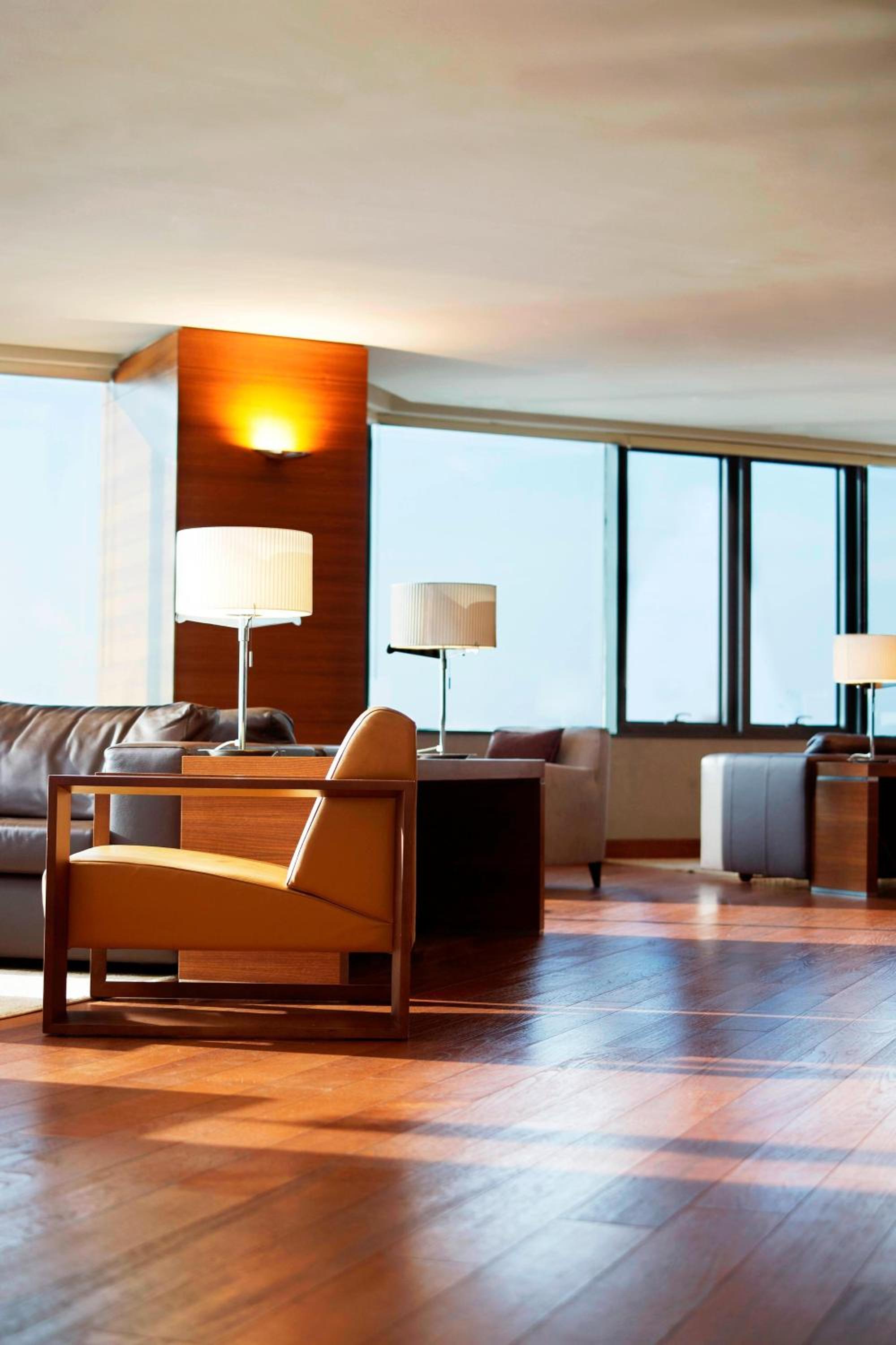 Junior Suite with Club Lounge Access and Sea View