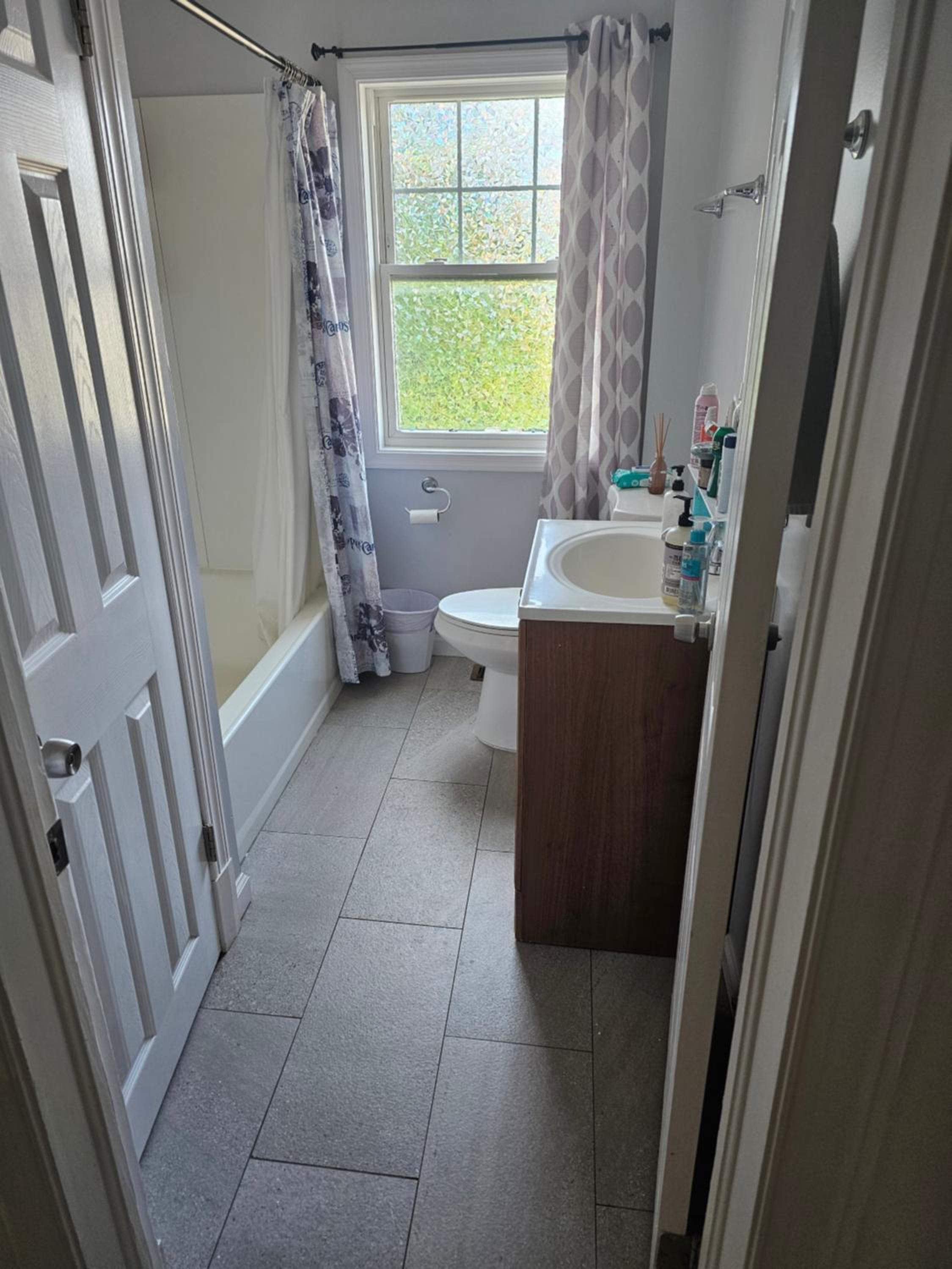 Single Room with Shared Bathroom photo 3