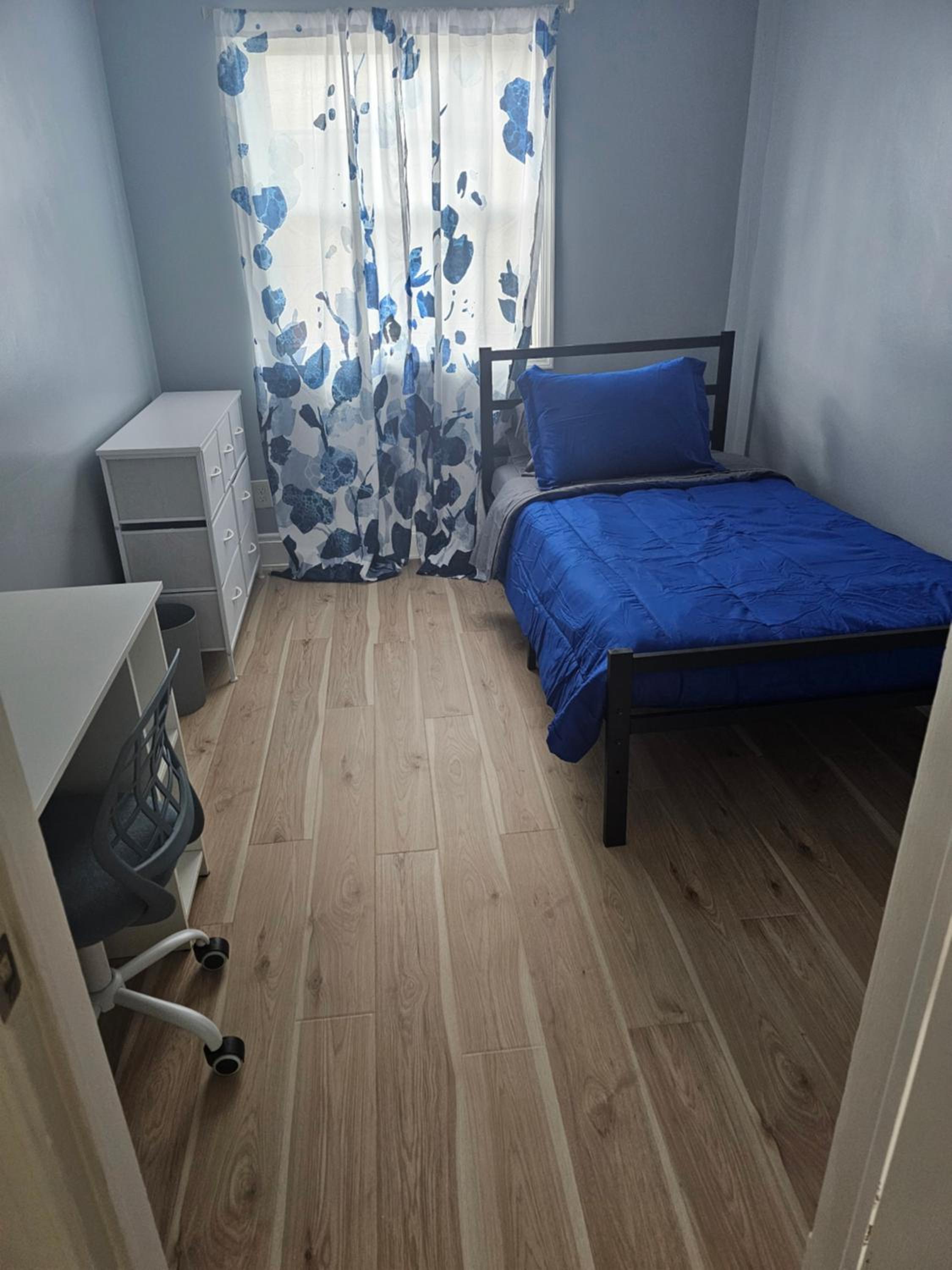 Single Room with Shared Bathroom photo 1