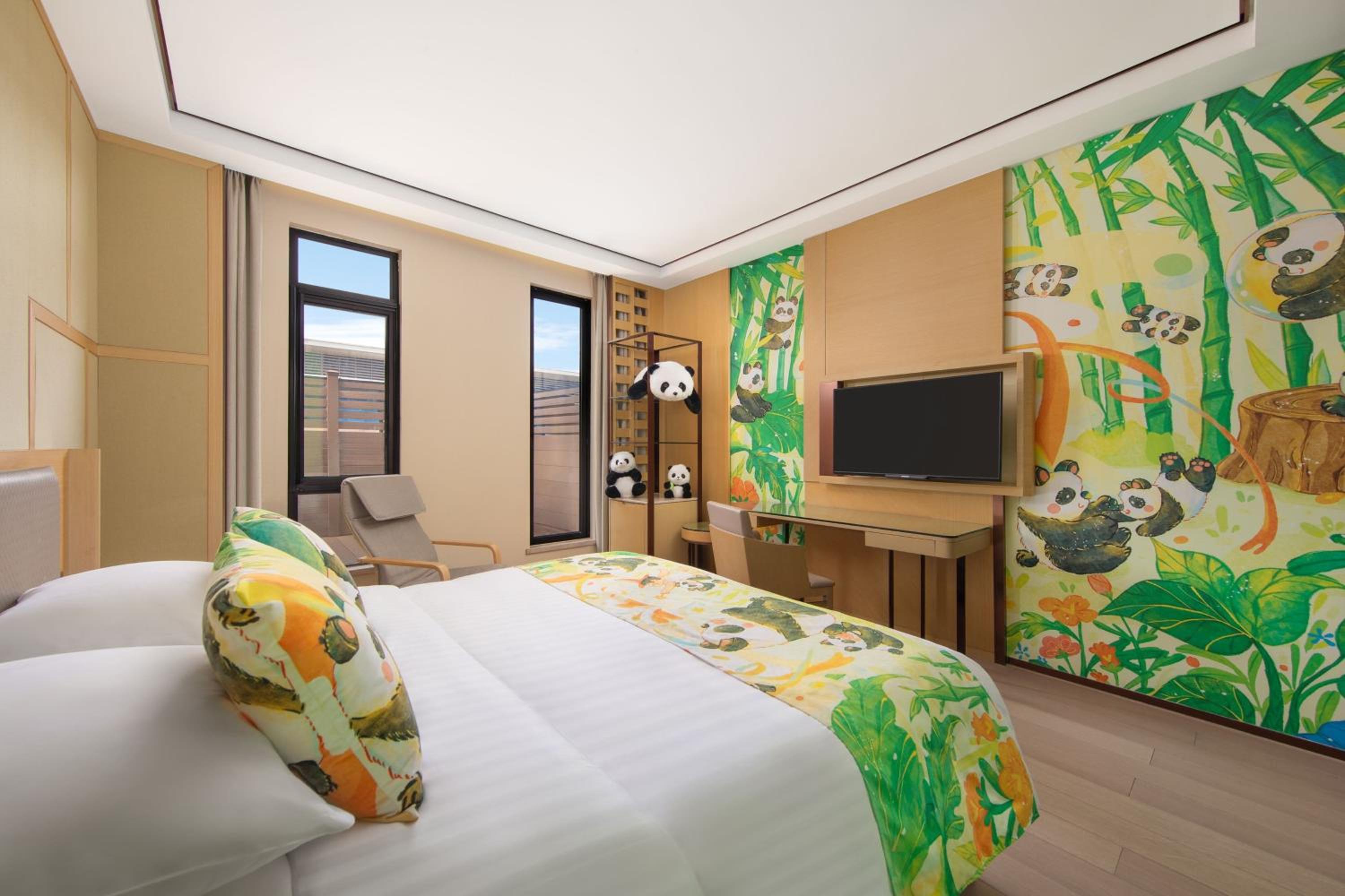 Deluxe King Room with Balcony photo 3