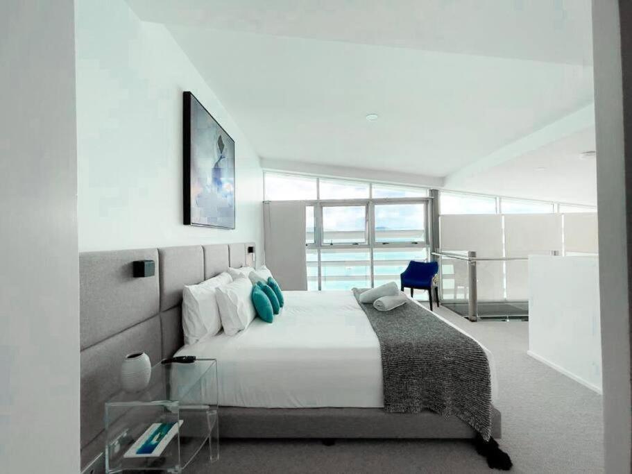 3 Bedroom 3 Bathroom Deluxe Loft Penthouse photo 2