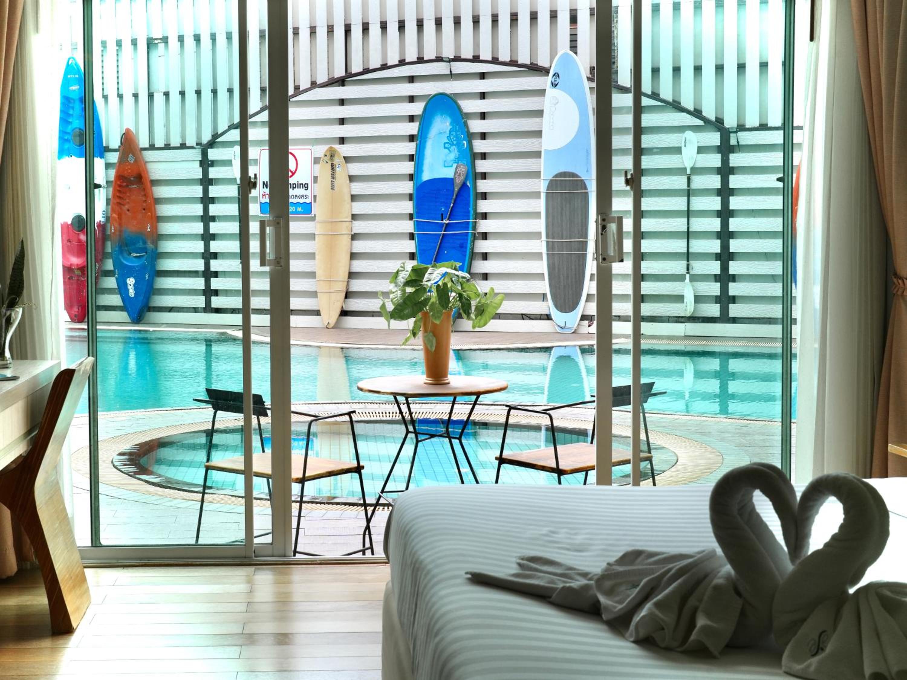 Deluxe Double Room with Pool Access - Photo 8