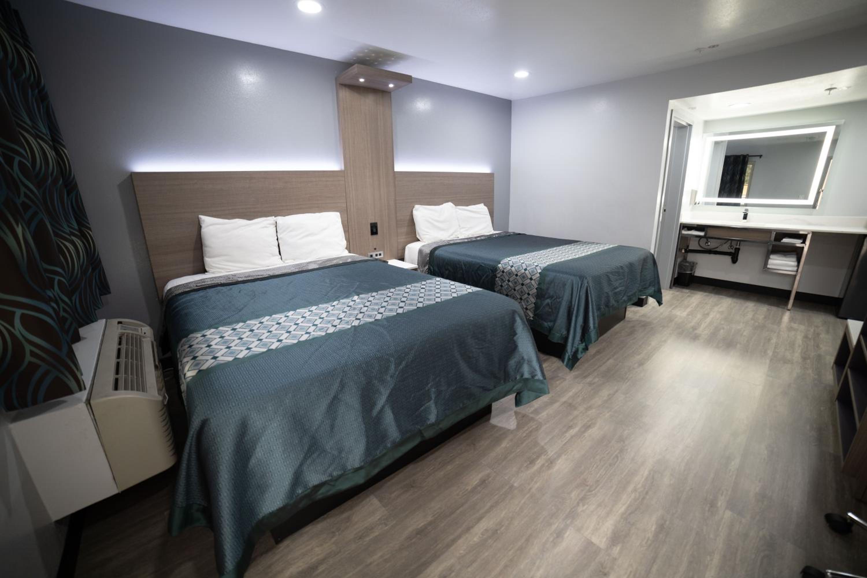 Room with Two Double Beds - Non-Smoking photo 1