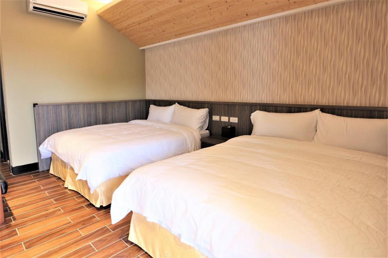Twin Room with Private Bathroom photo 3