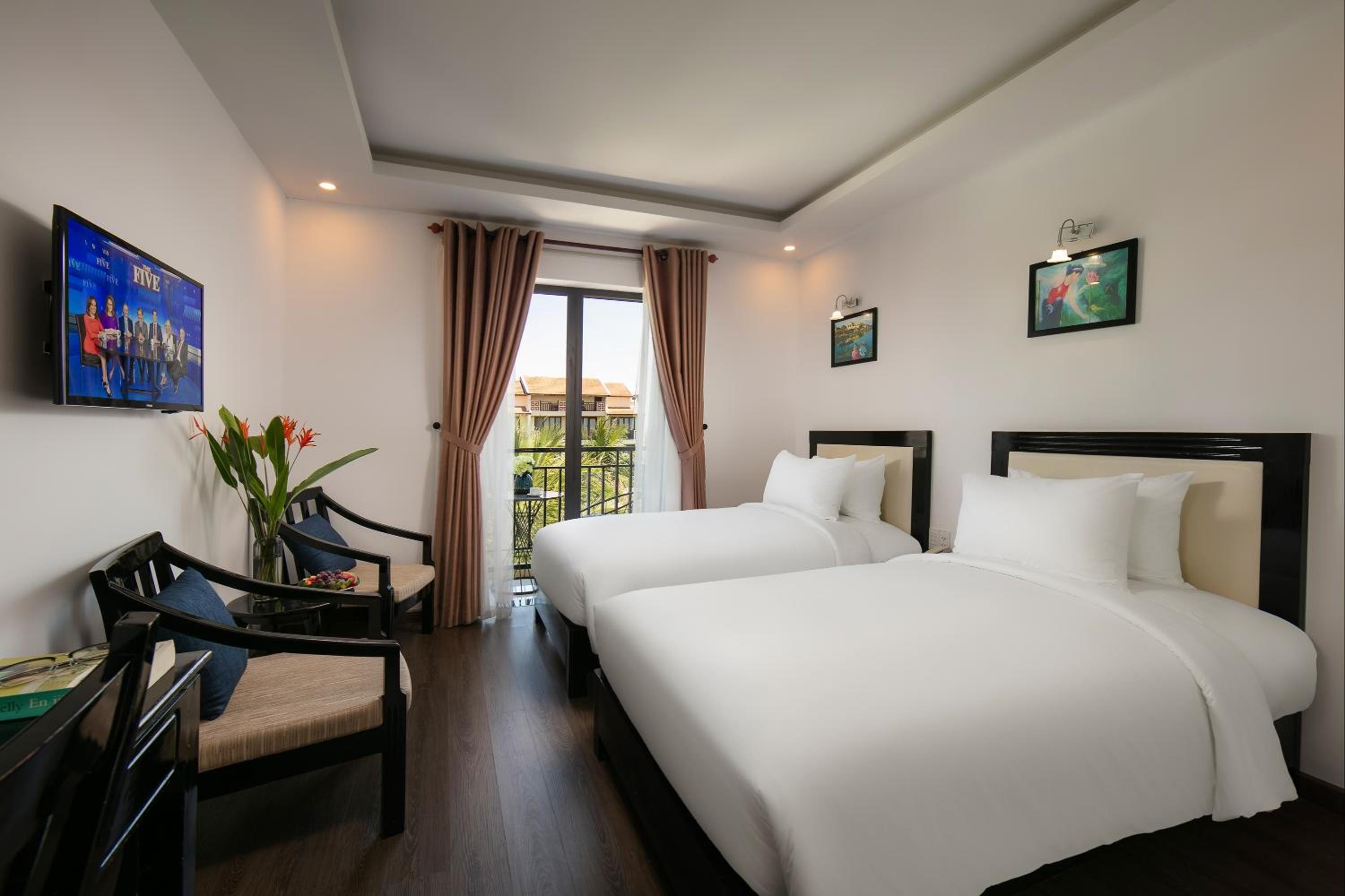 Superior Twin Room with City View