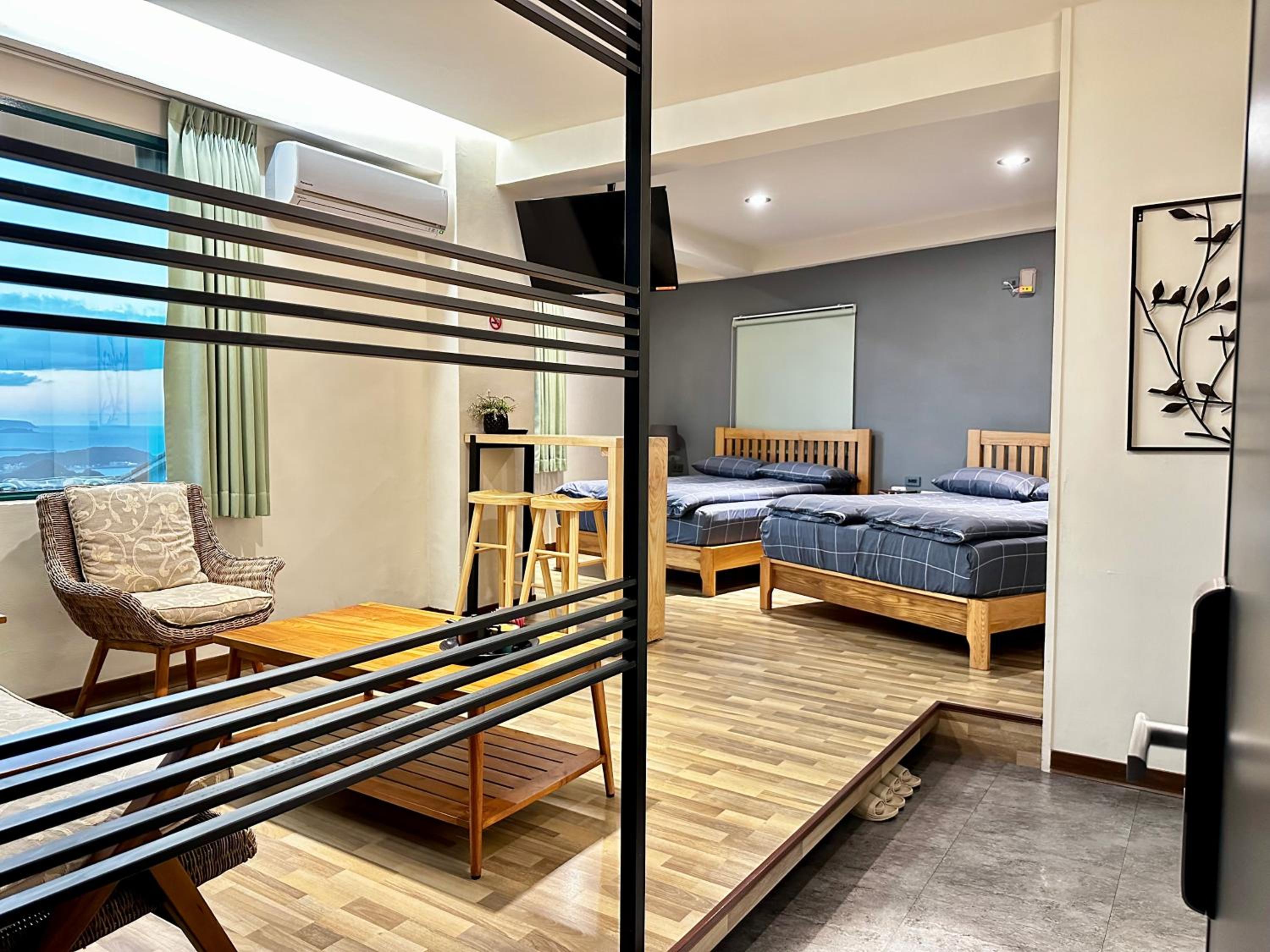 Family Room with Balcony, photo 7