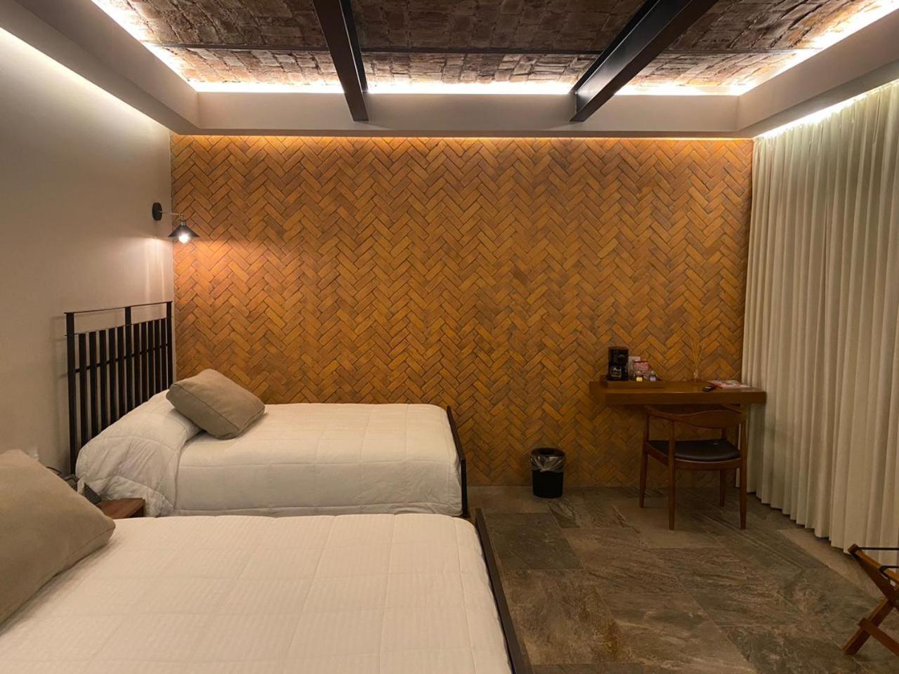Deluxe Double Room - Photo 12