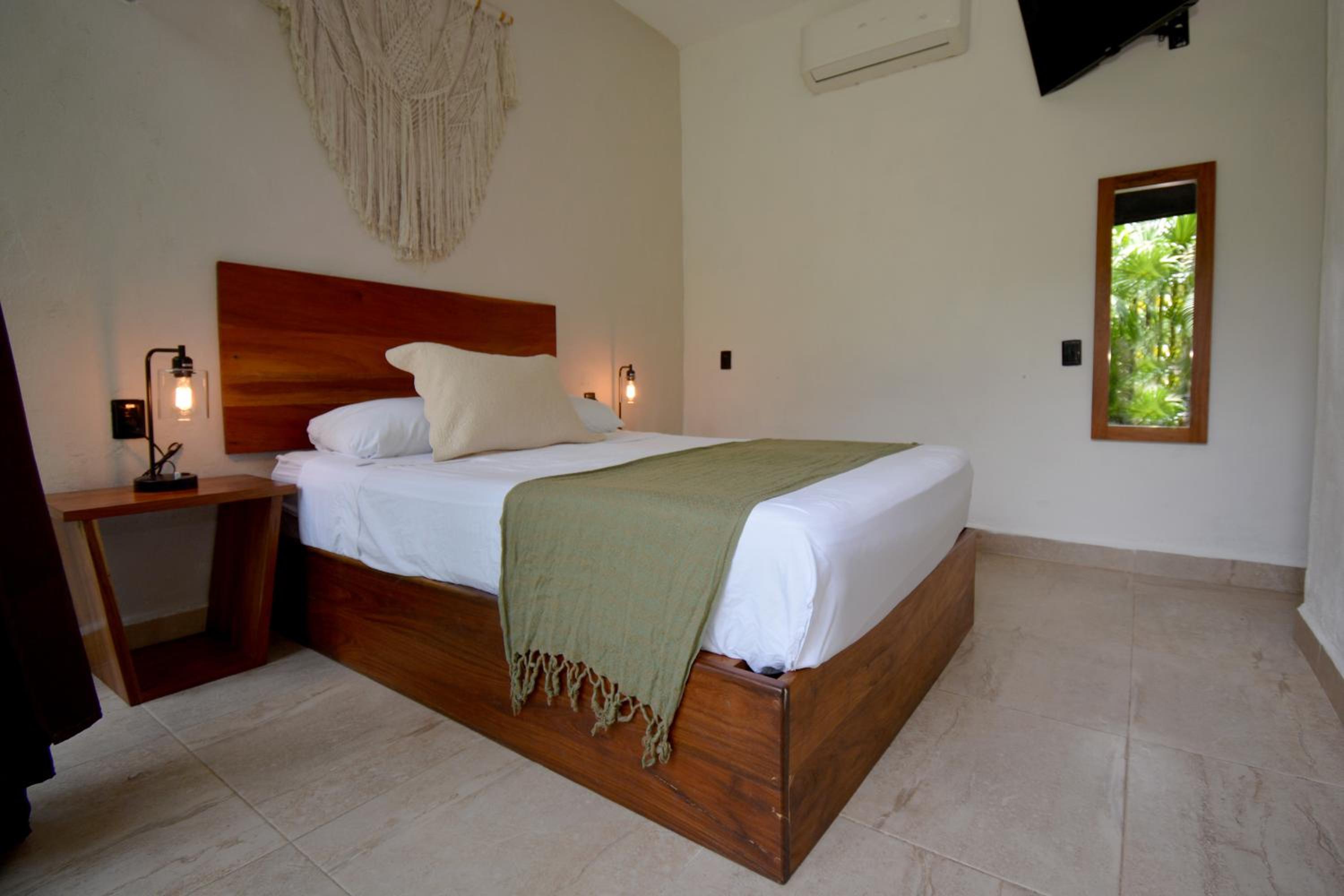 Double Room with Private Bathroom - Photo 9