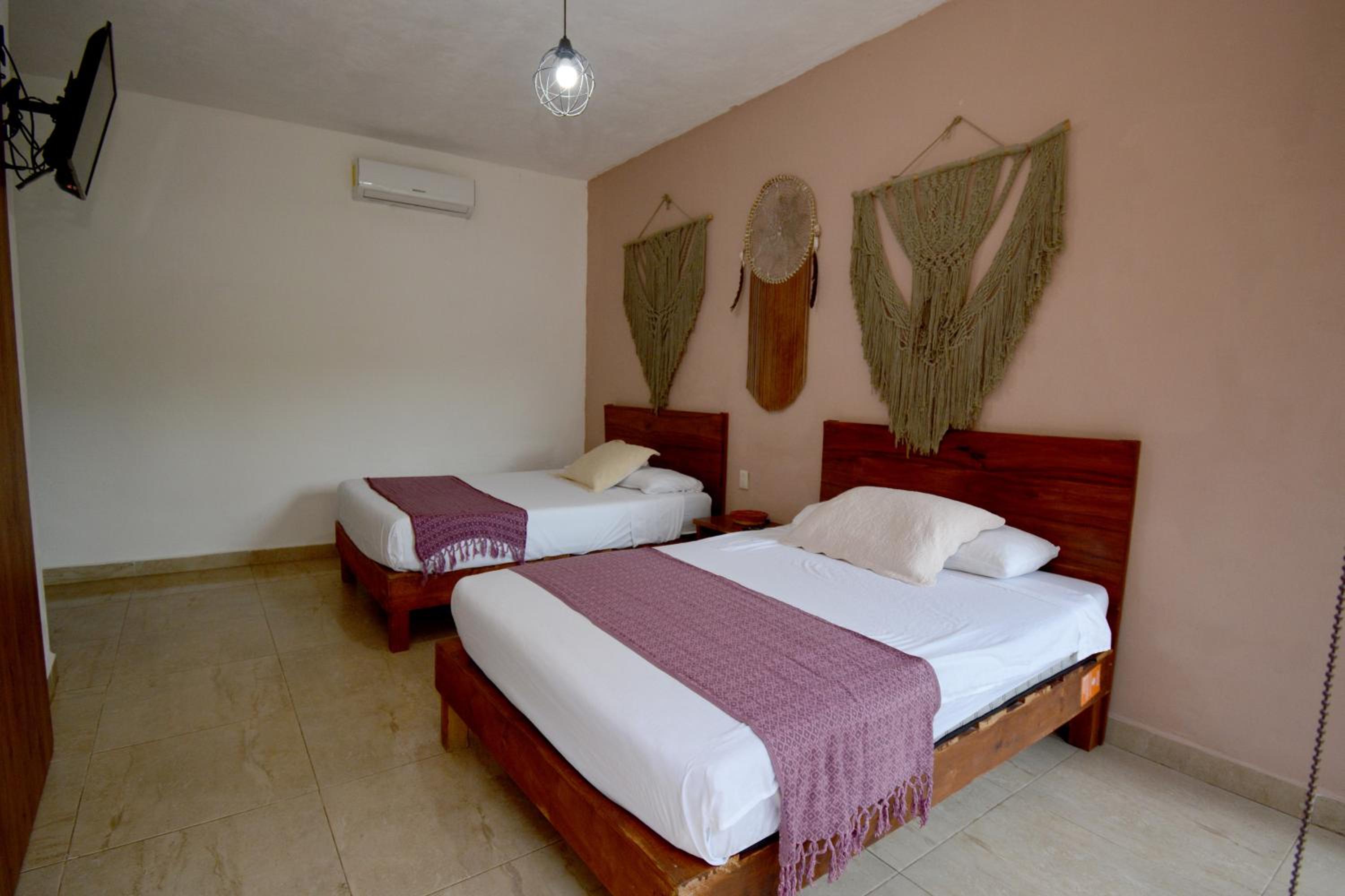 Quadruple Room with Private Bathroom photo 3