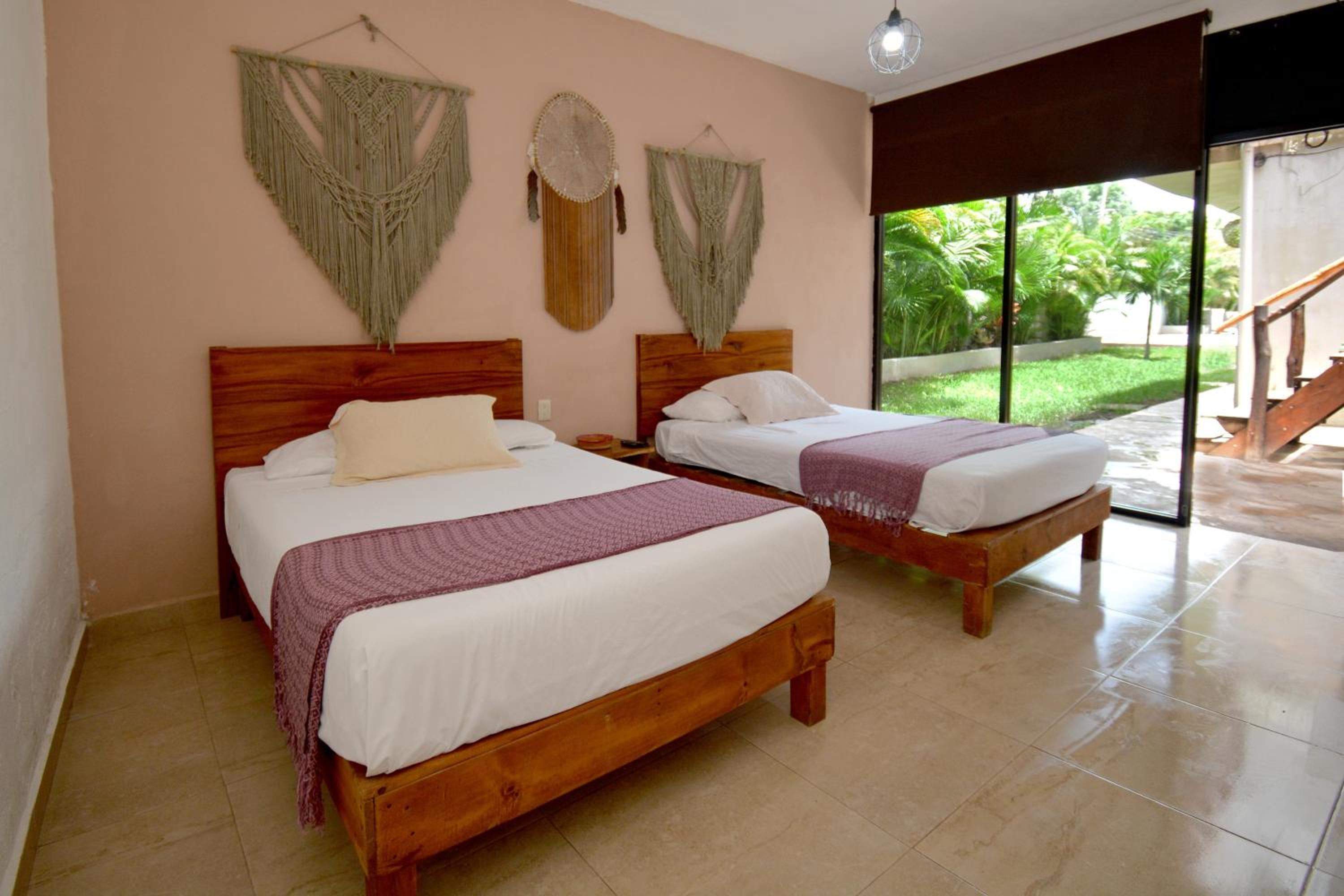 Quadruple Room with Private Bathroom photo 1